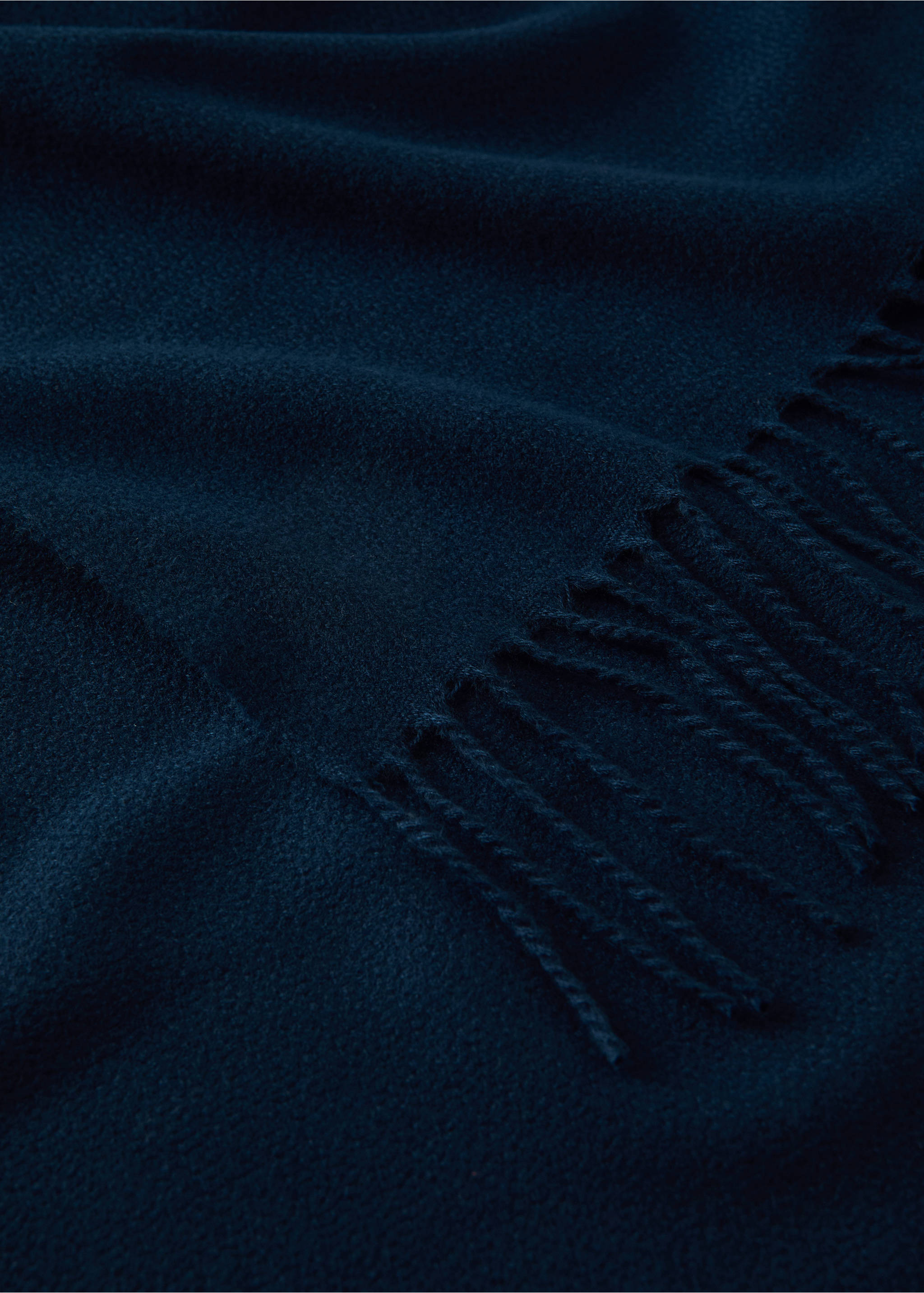 Soft blanket with fringe detail - Details of the article 2, Blue. Ref: 37015845-00.