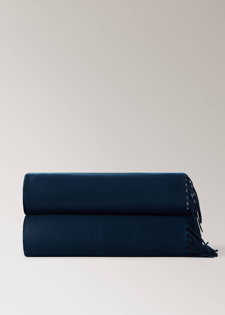Soft blanket with fringe detail — Blue