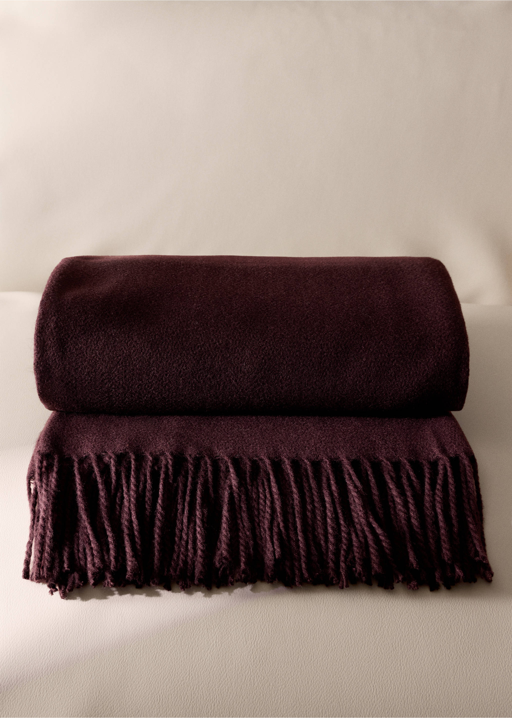 Soft blanket with fringe detail - General plane, Dark Red. Ref: 37015845-00.