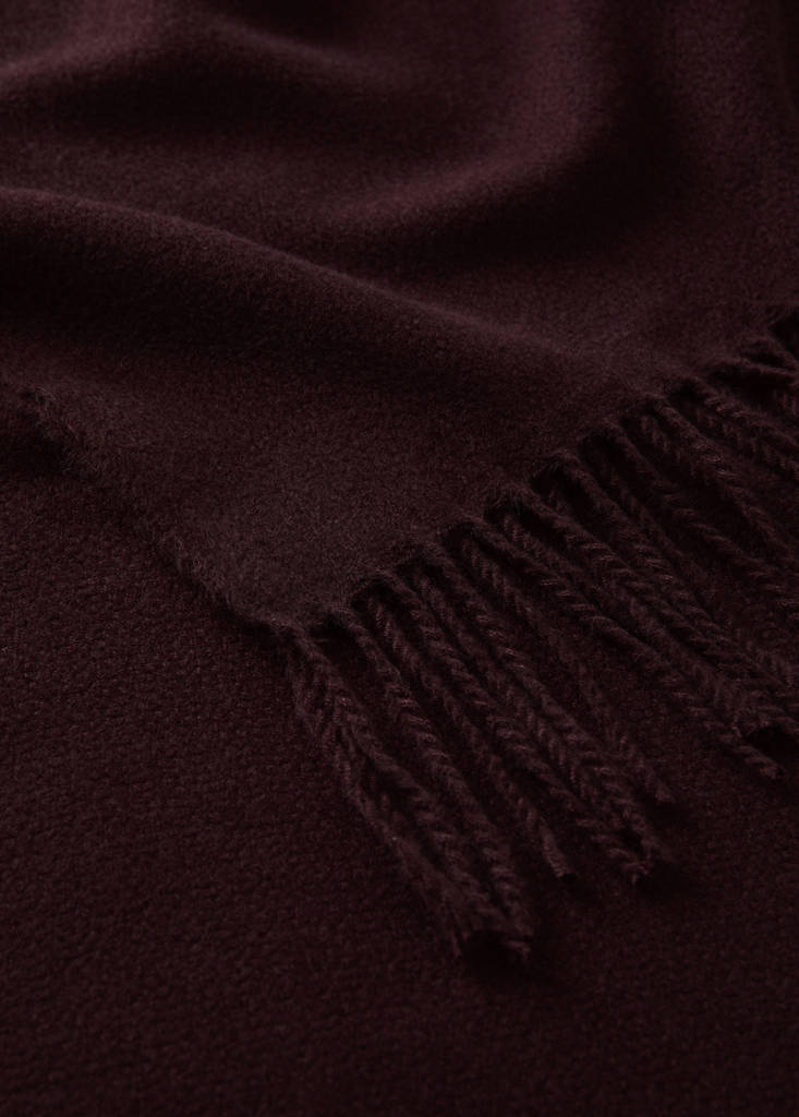 Soft blanket with fringe detail — Dark Red