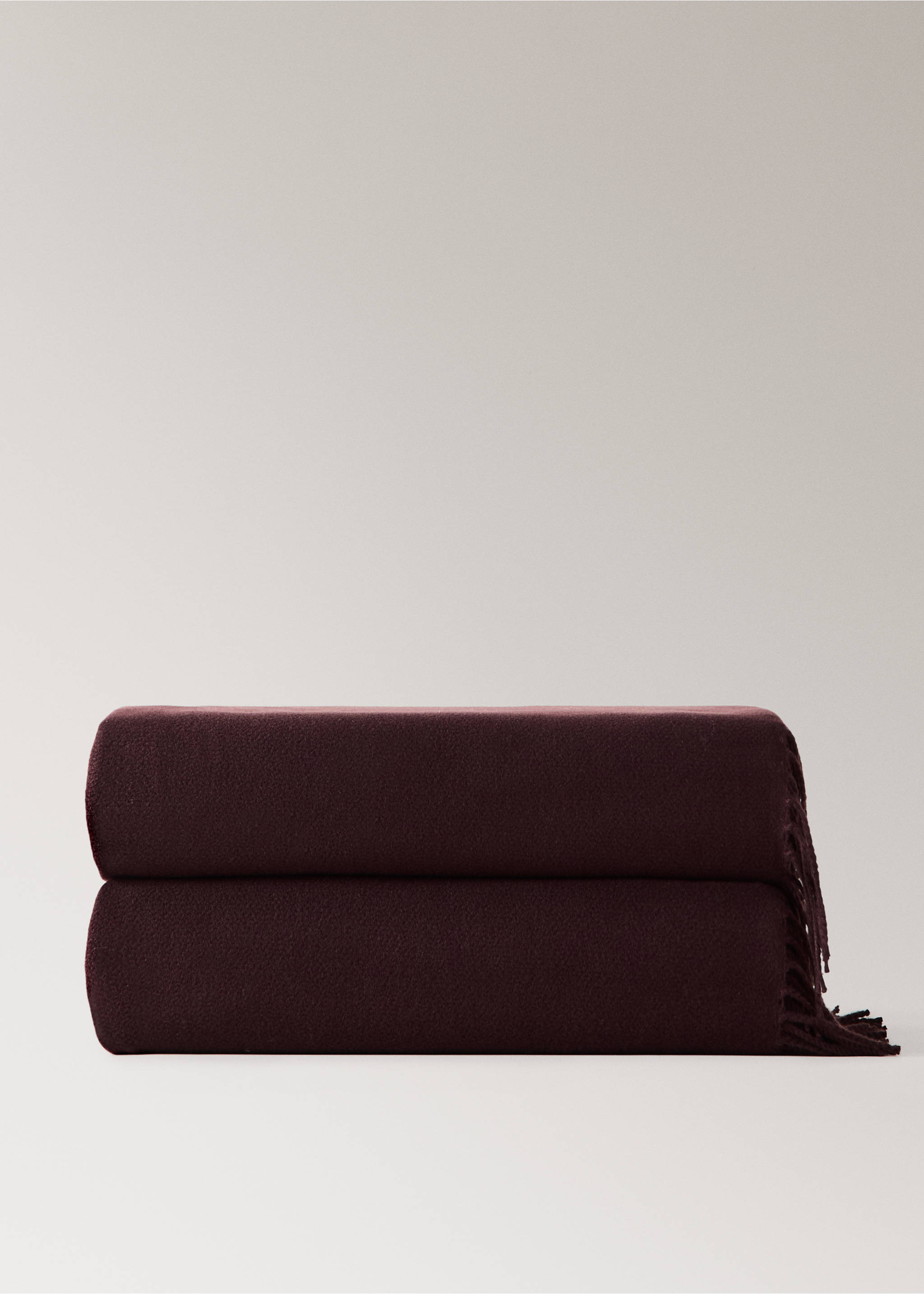 Soft blanket with fringe detail - Article without model, Dark Red. Ref: 37015845-00.