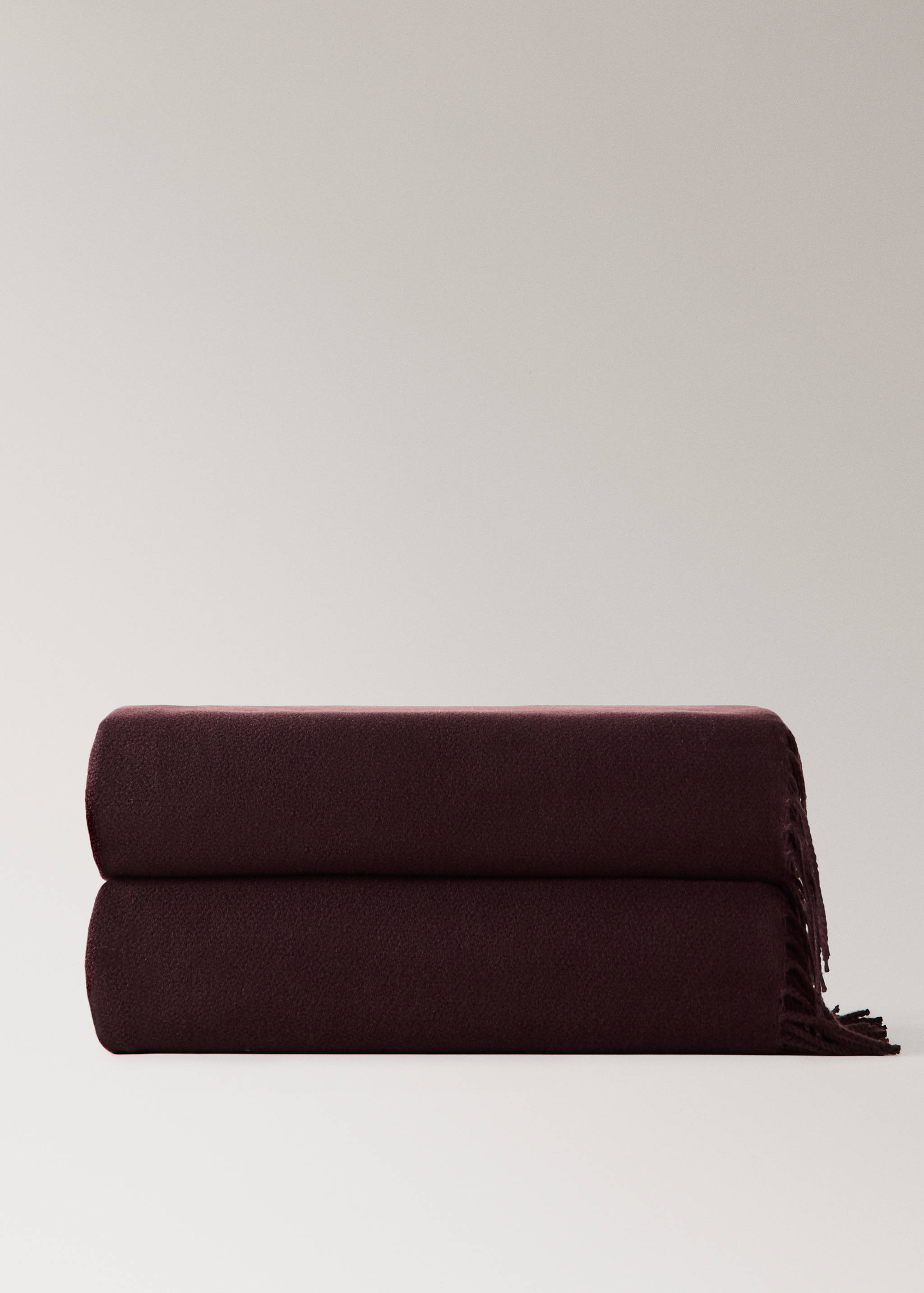 Soft blanket with fringe detail - Article without model
