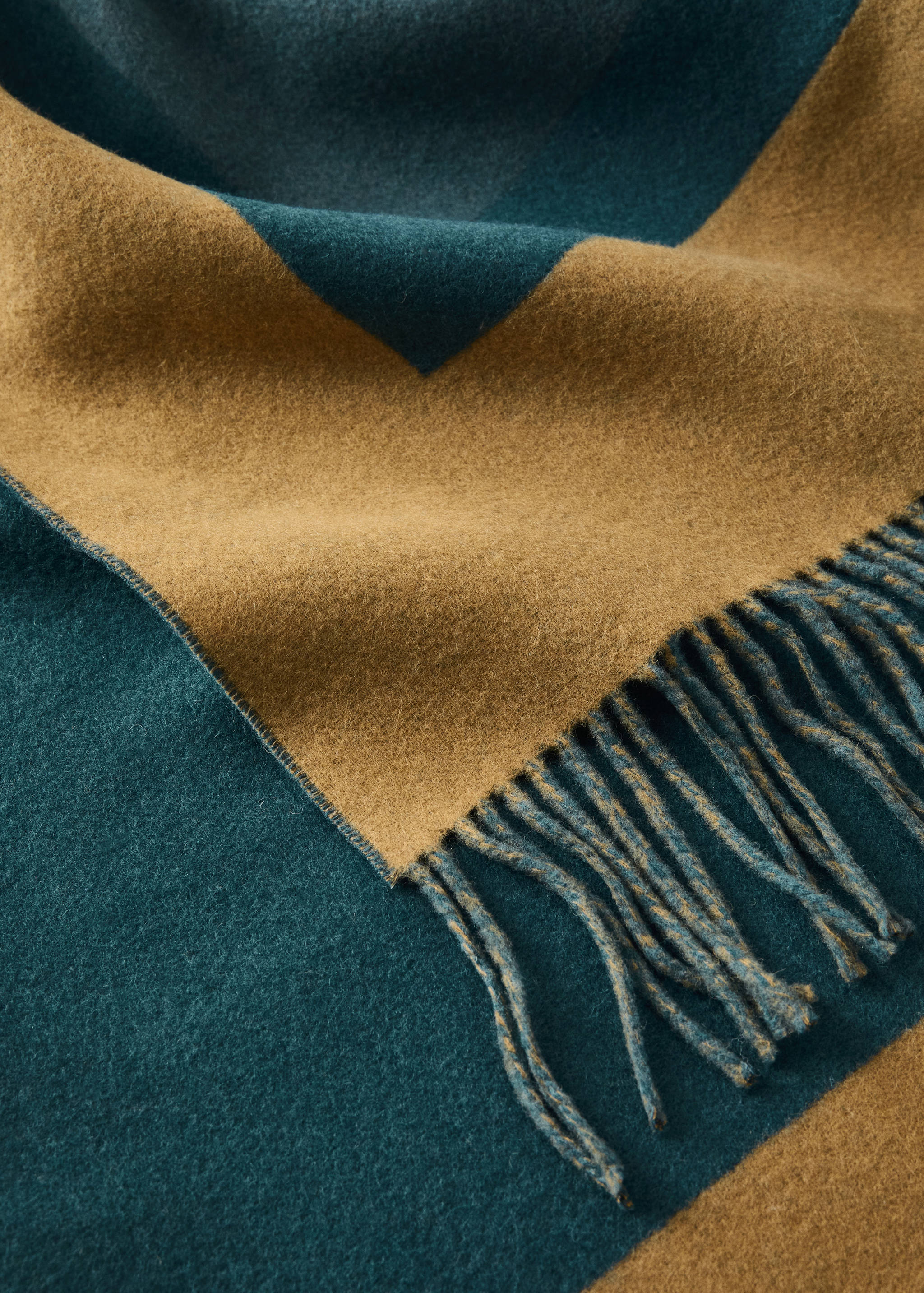 Wool blanket with fringe finish - Details of the article 1