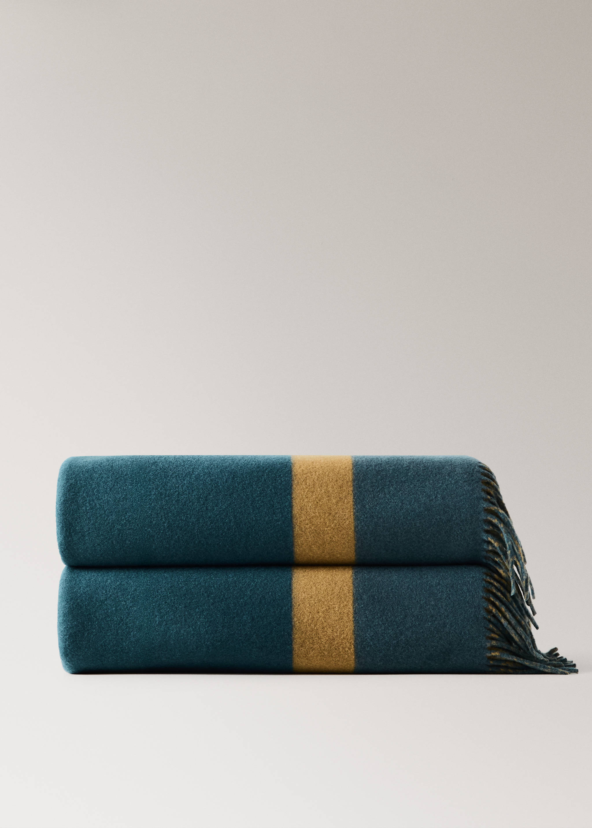 Wool blanket with fringe finish - Article without model