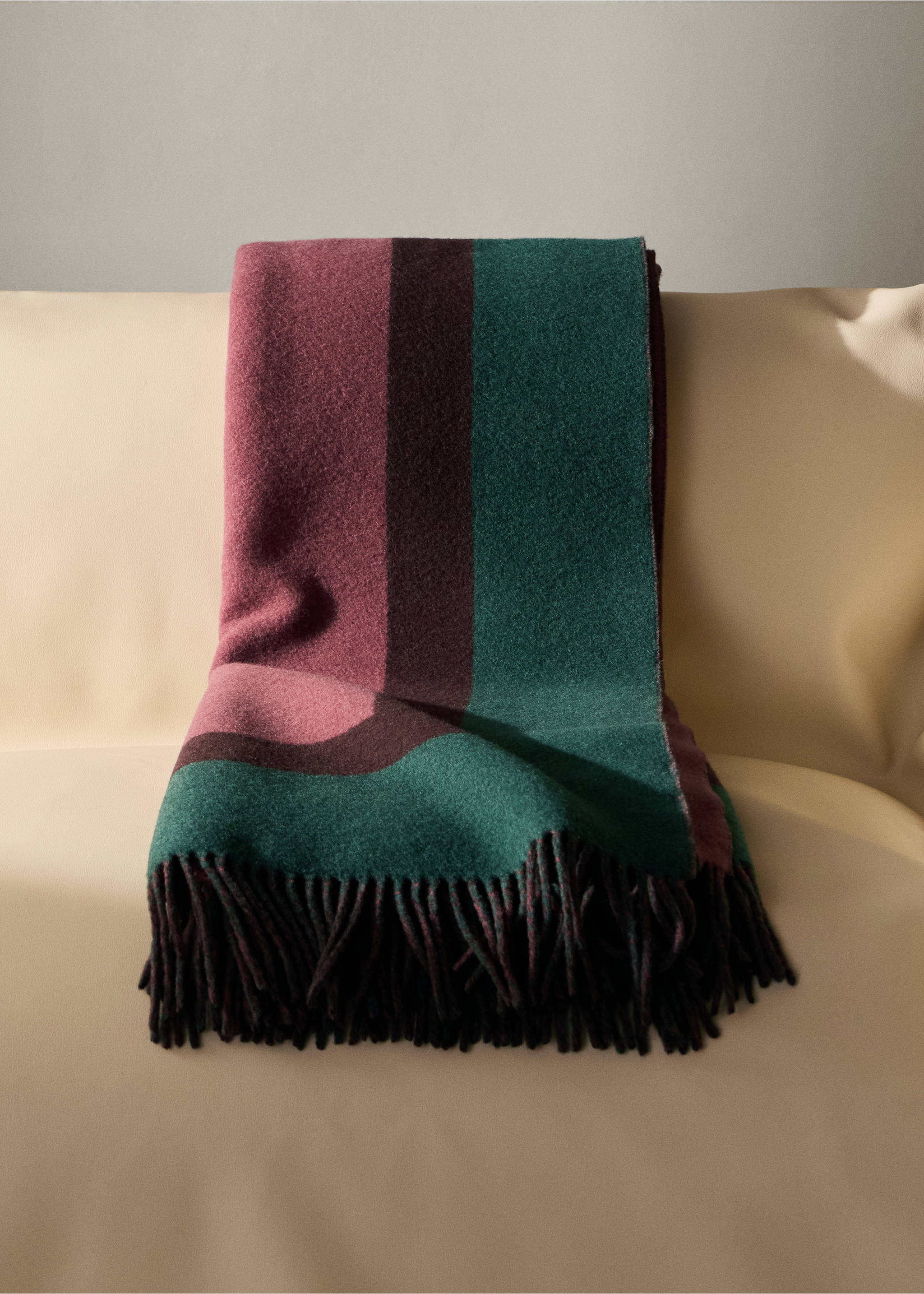 Wool blanket with fringe finish - General plane, Dark Red. Ref: 37015846-00.