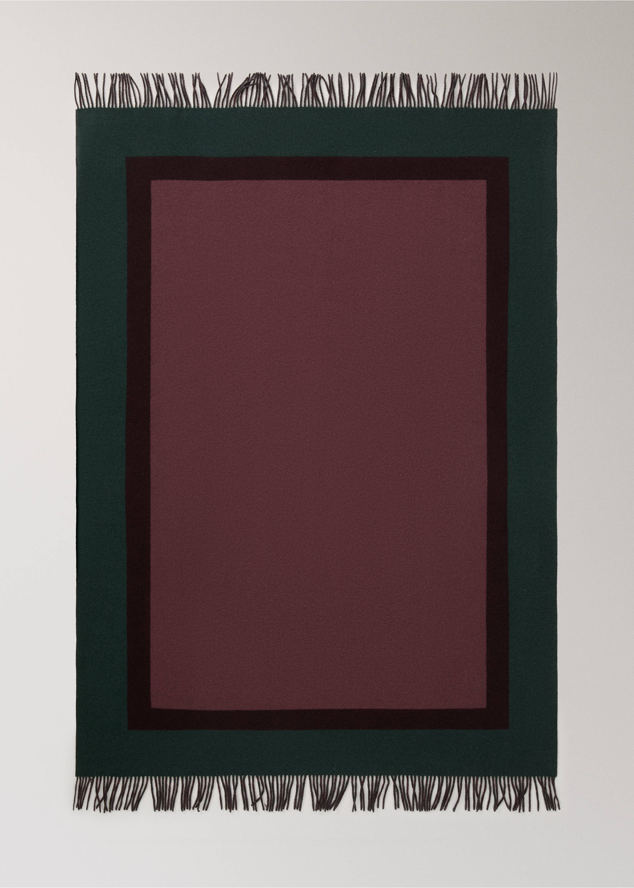 Wool blanket with fringe finish - Details of the article 2, Dark Red. Ref: 37015846-00.