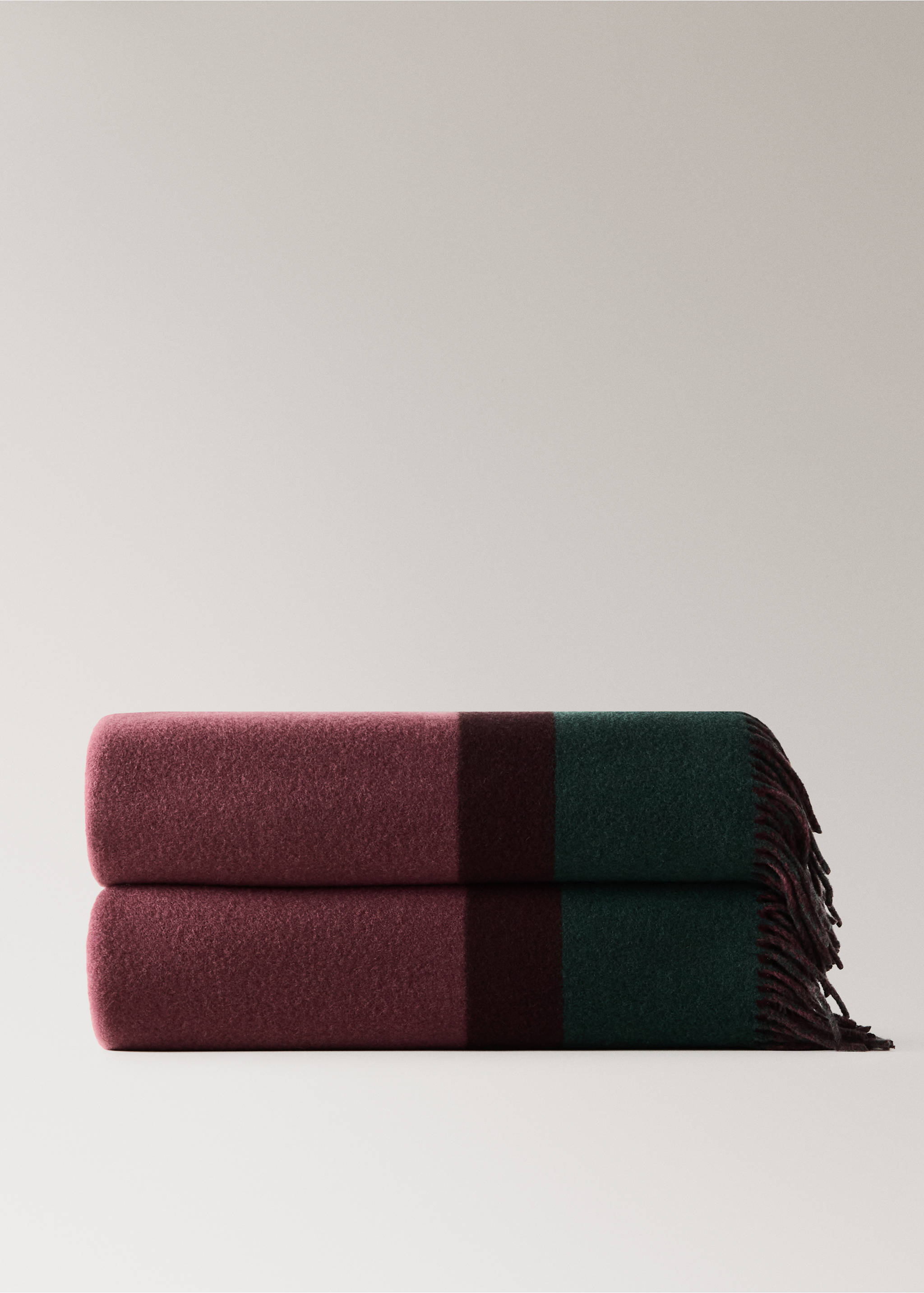 Wool blanket with fringe finish - Article without model, Dark Red. Ref: 37015846-00.