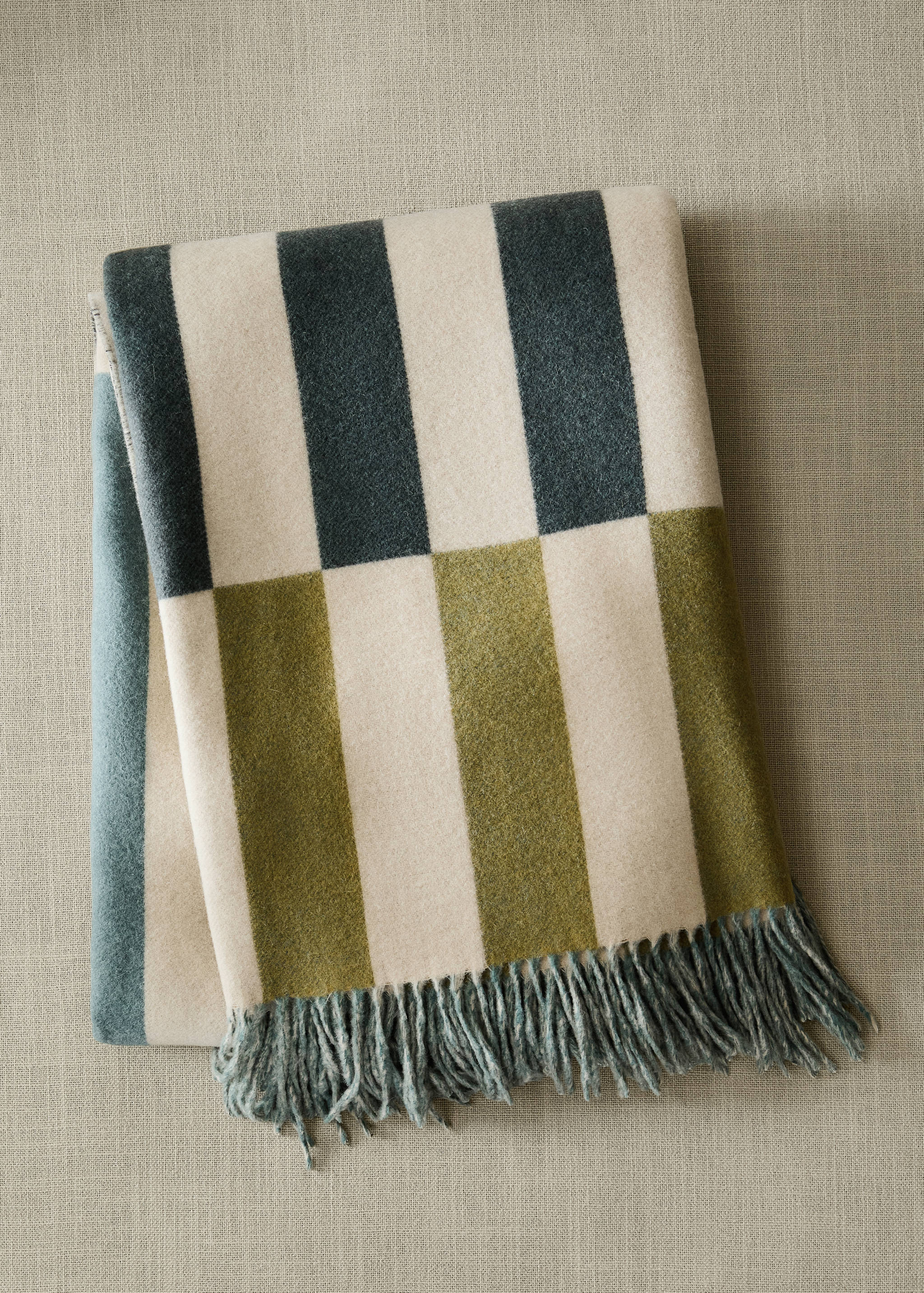 Wool-blend striped throw - General plane