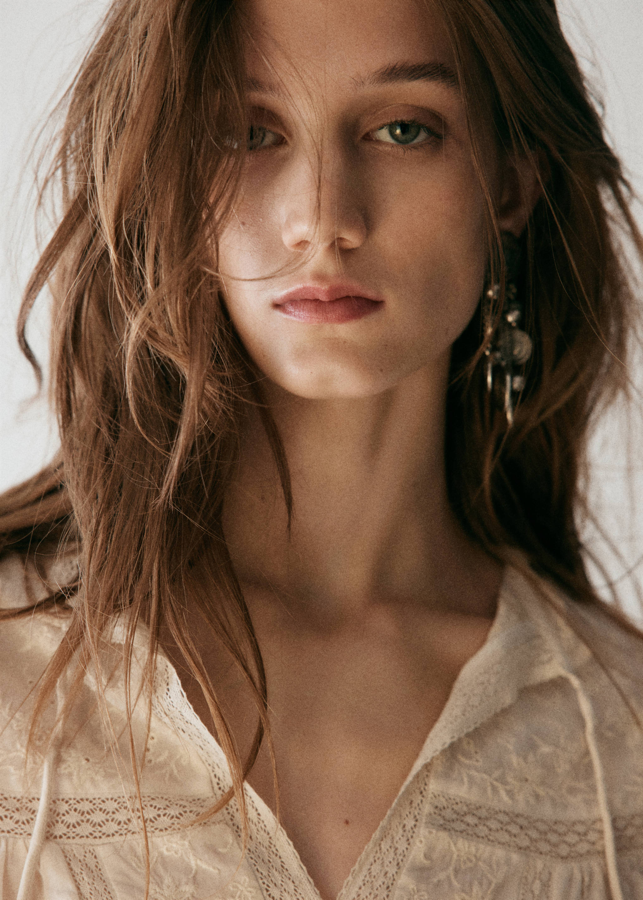Embroidered puff-sleeve blouse - Details of the article 1