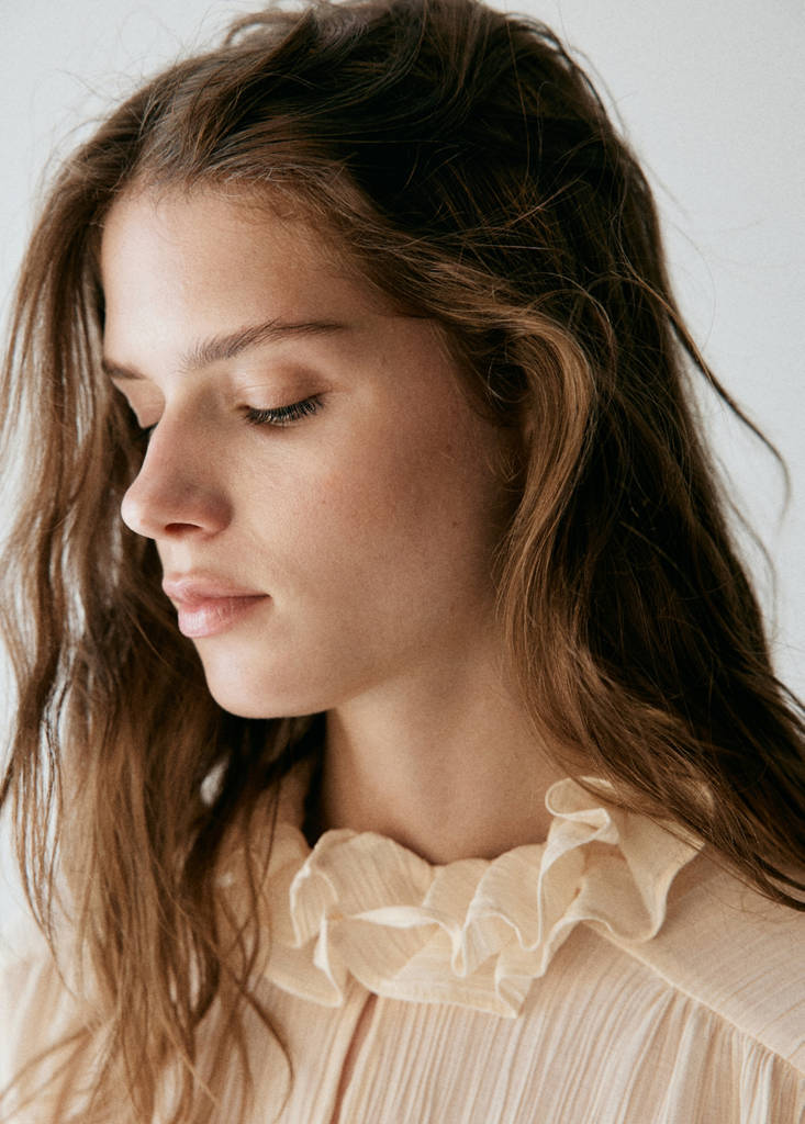 Flowy ruffle blouse — Ecru