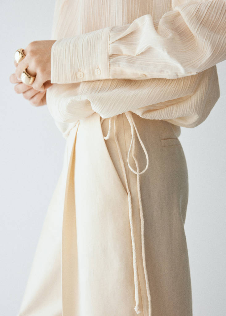 Flowy ruffle blouse — Ecru