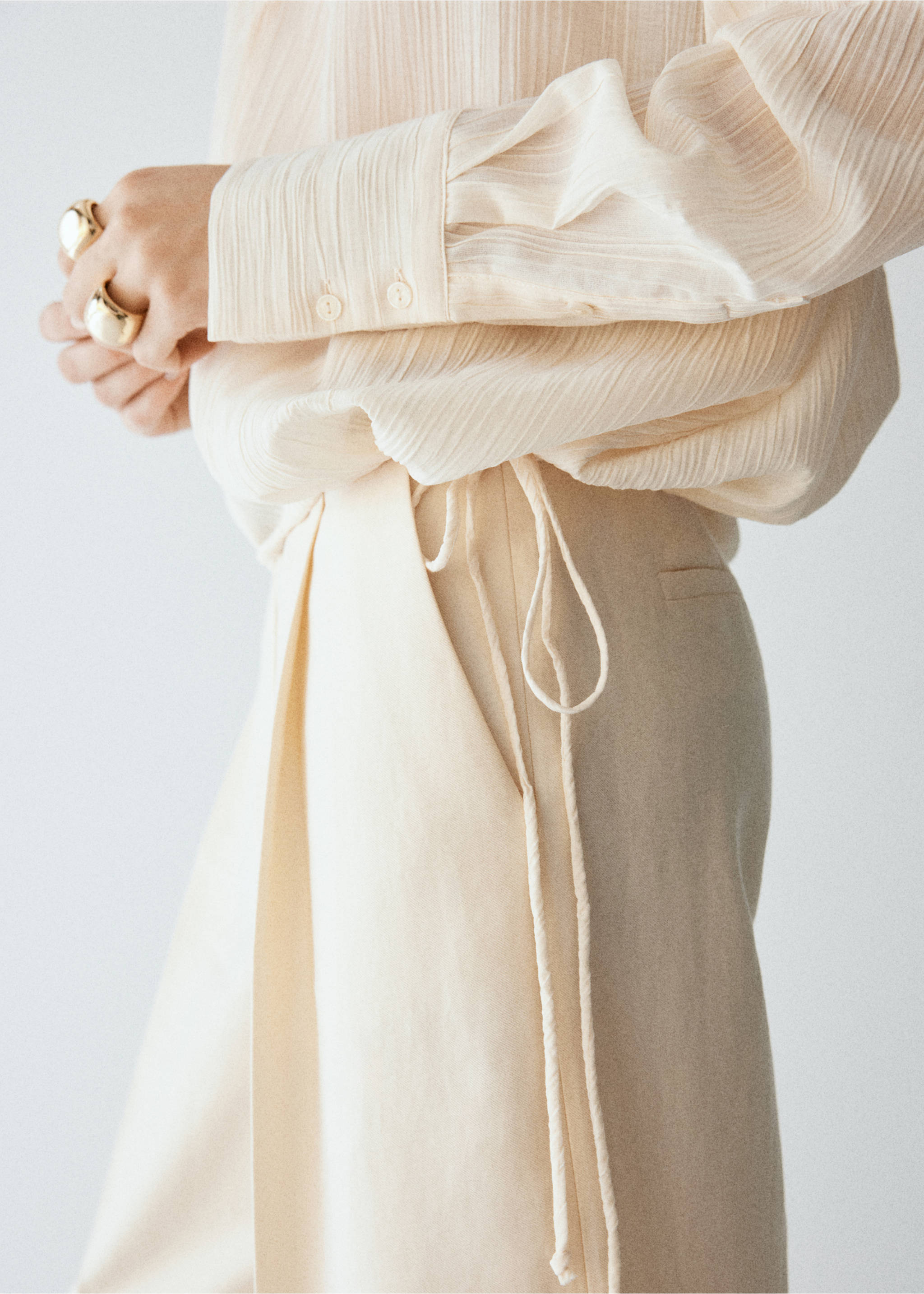 Flowy ruffle blouse - Details of the article 4, Ecru. Ref: 37015854-00.