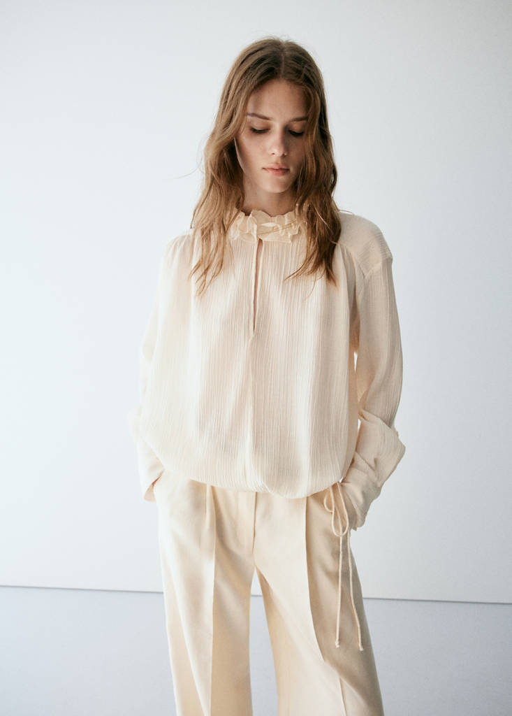 Flowy ruffle blouse — Ecru