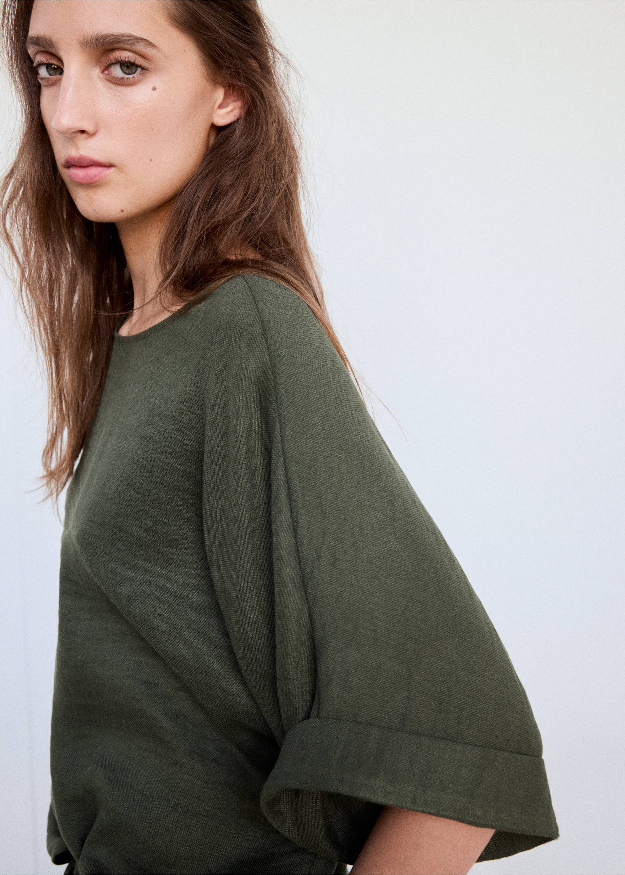Blouse fluide à manches retroussées - Détail de l'article 1, Vert. Ref: 37015856-00.