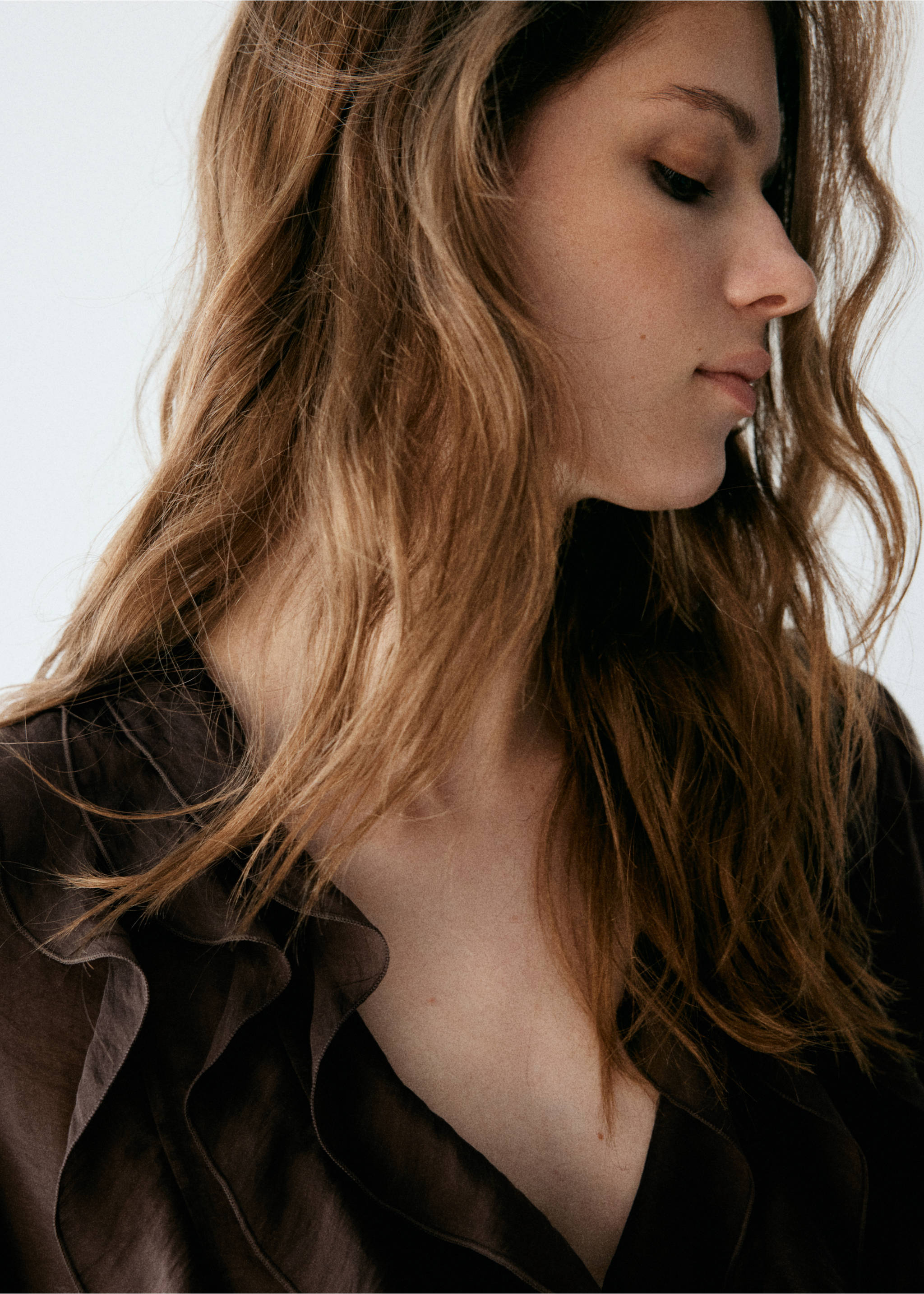Ruffled lyocell blouse - Details of the article 1, Brown. Ref: 37015857-00.