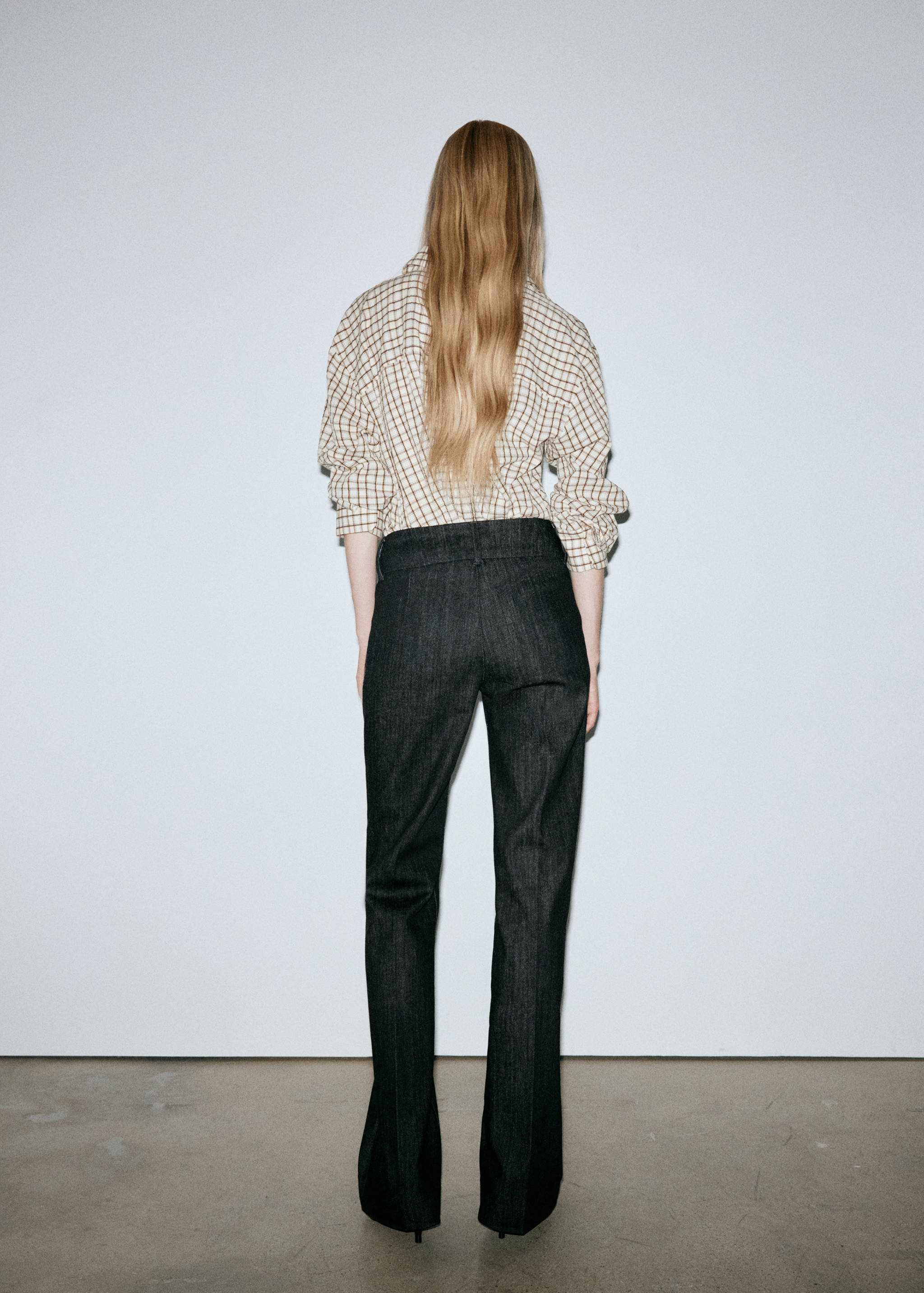 Mid-rise flared jeans - Reverse of the article