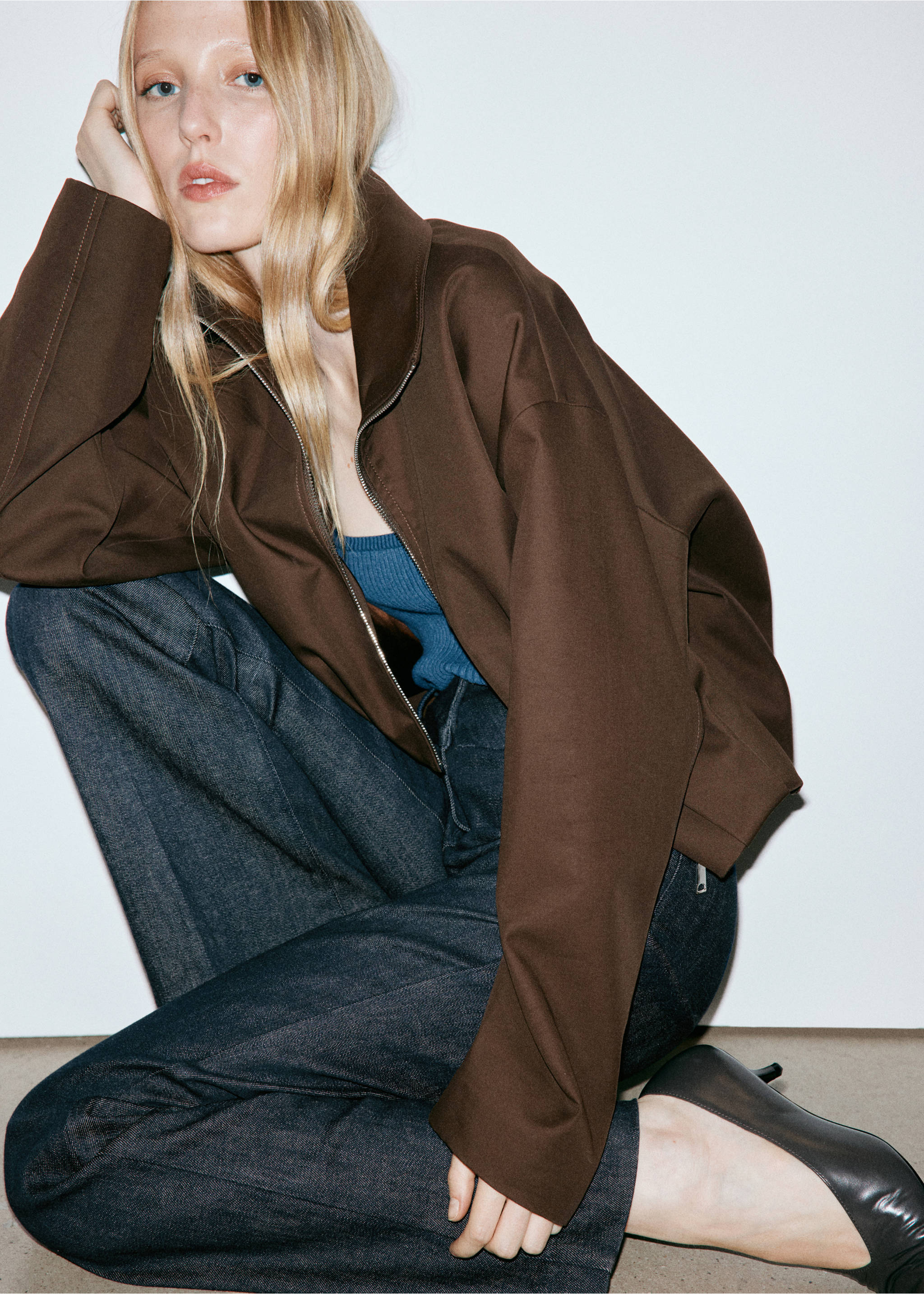 Mid-rise flared jeans - Details of the article 1, Open Blue. Ref: 37015866-00.