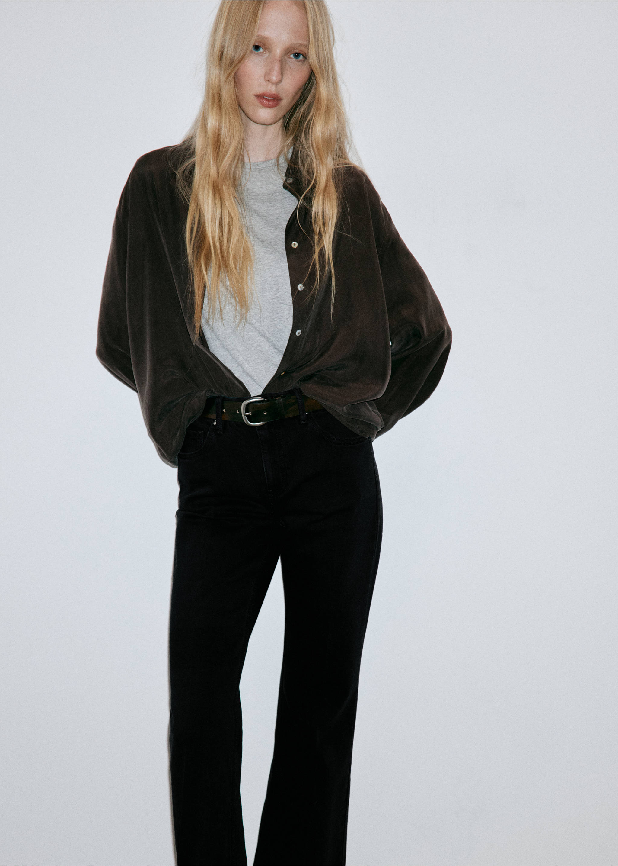 Jean flare taille haute - Détail de l'article 1, Black denim. Ref: 37015868-00.