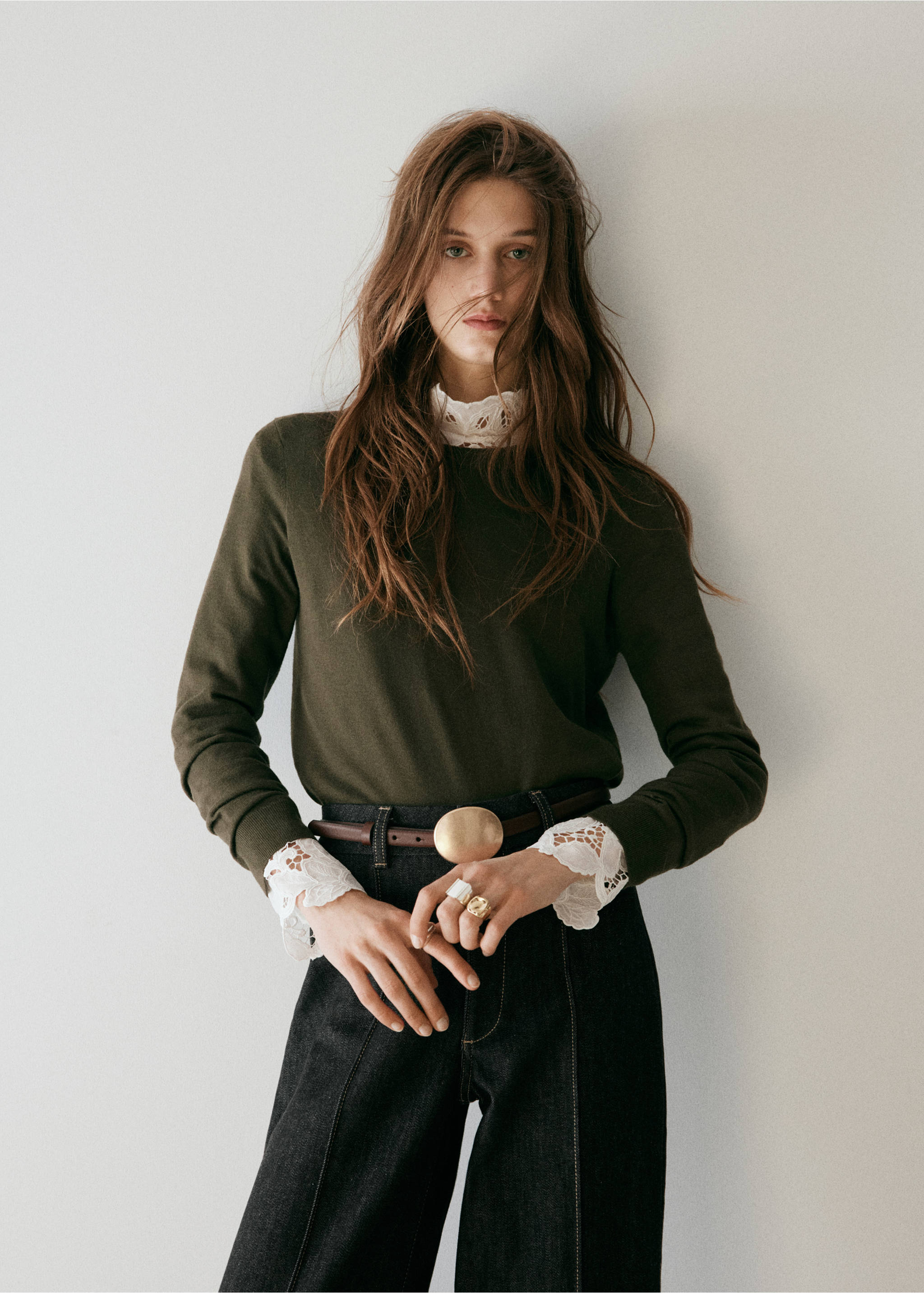 High-waisted wide leg jeans with stitching - Details of the article 1, Black. Ref: 37015869-01.