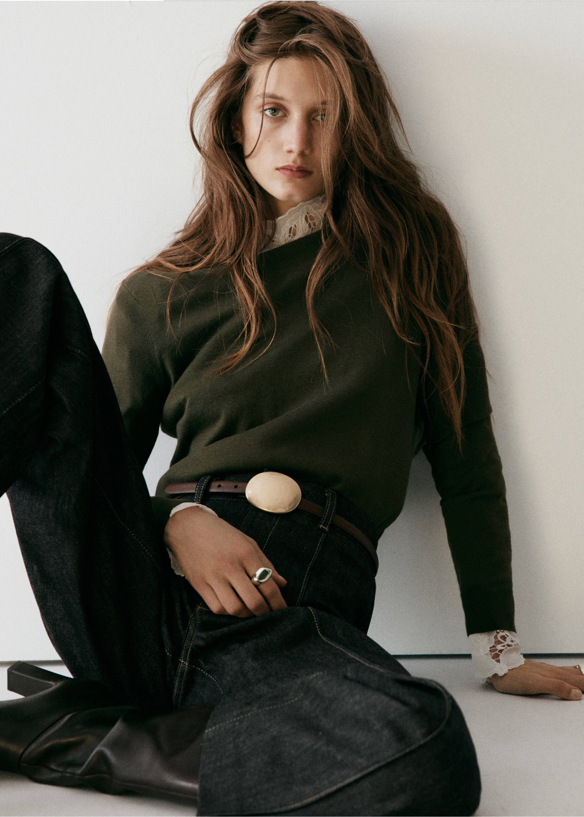 High-waisted wide leg jeans with stitching - Details of the article 3, Black. Ref: 37015869-01.