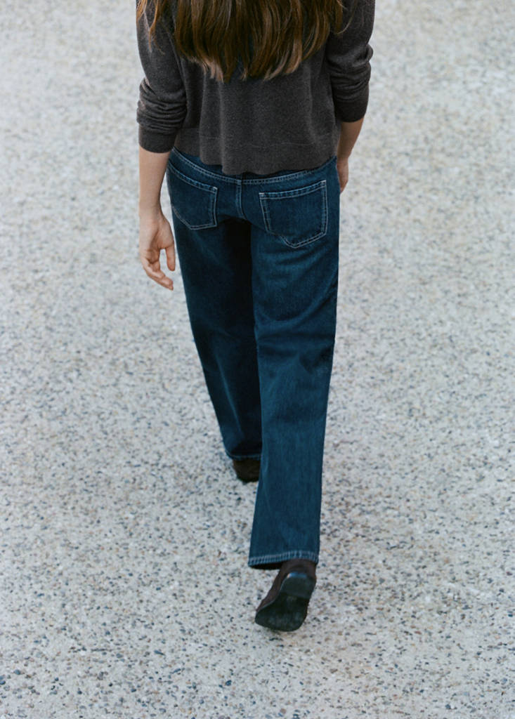 Low-waisted straight-leg jeans - thumbnail 10