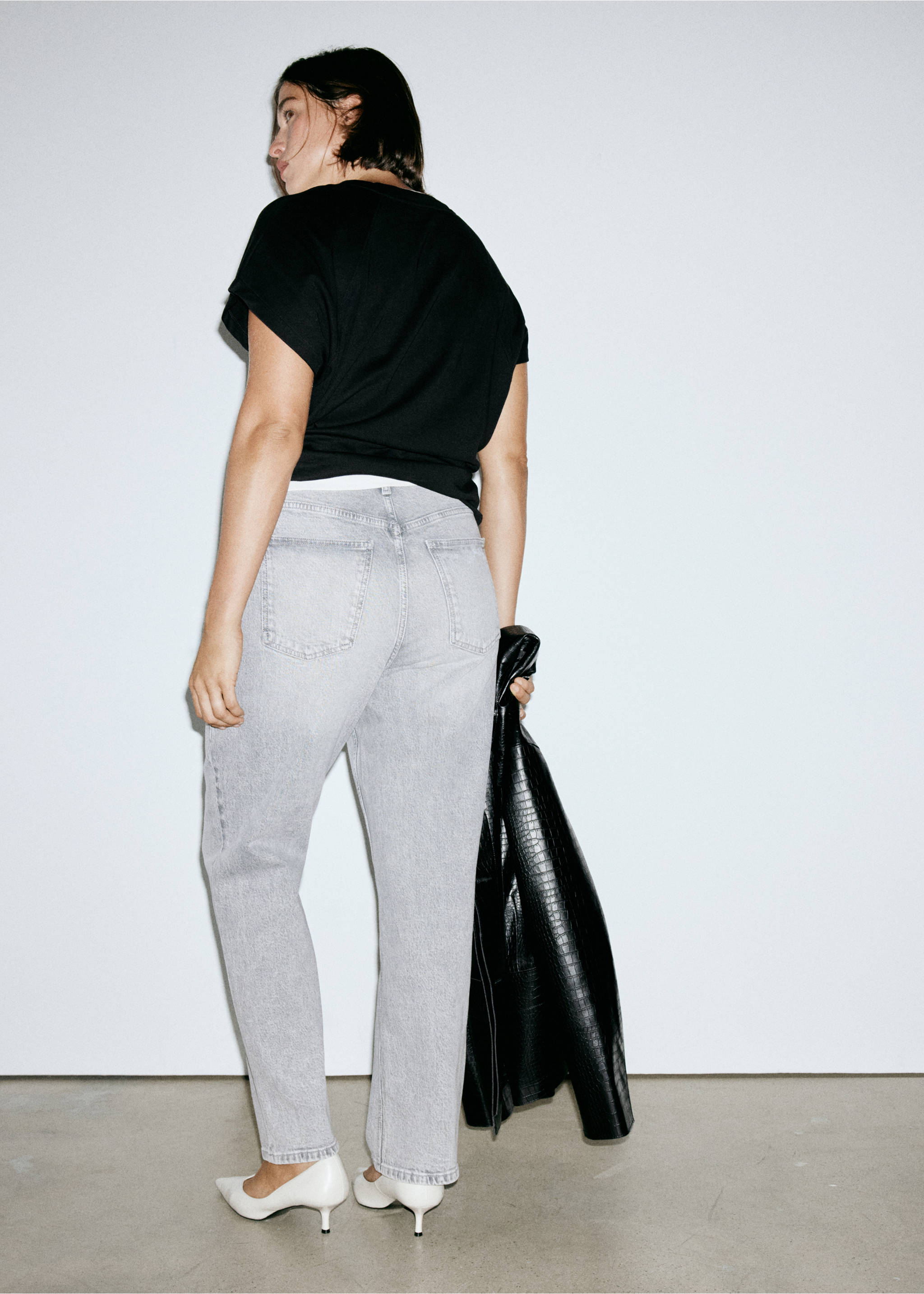 Newmom comfort high-rise jeans - Details of the article 4, Denim Grey. Ref: 37015880-00.