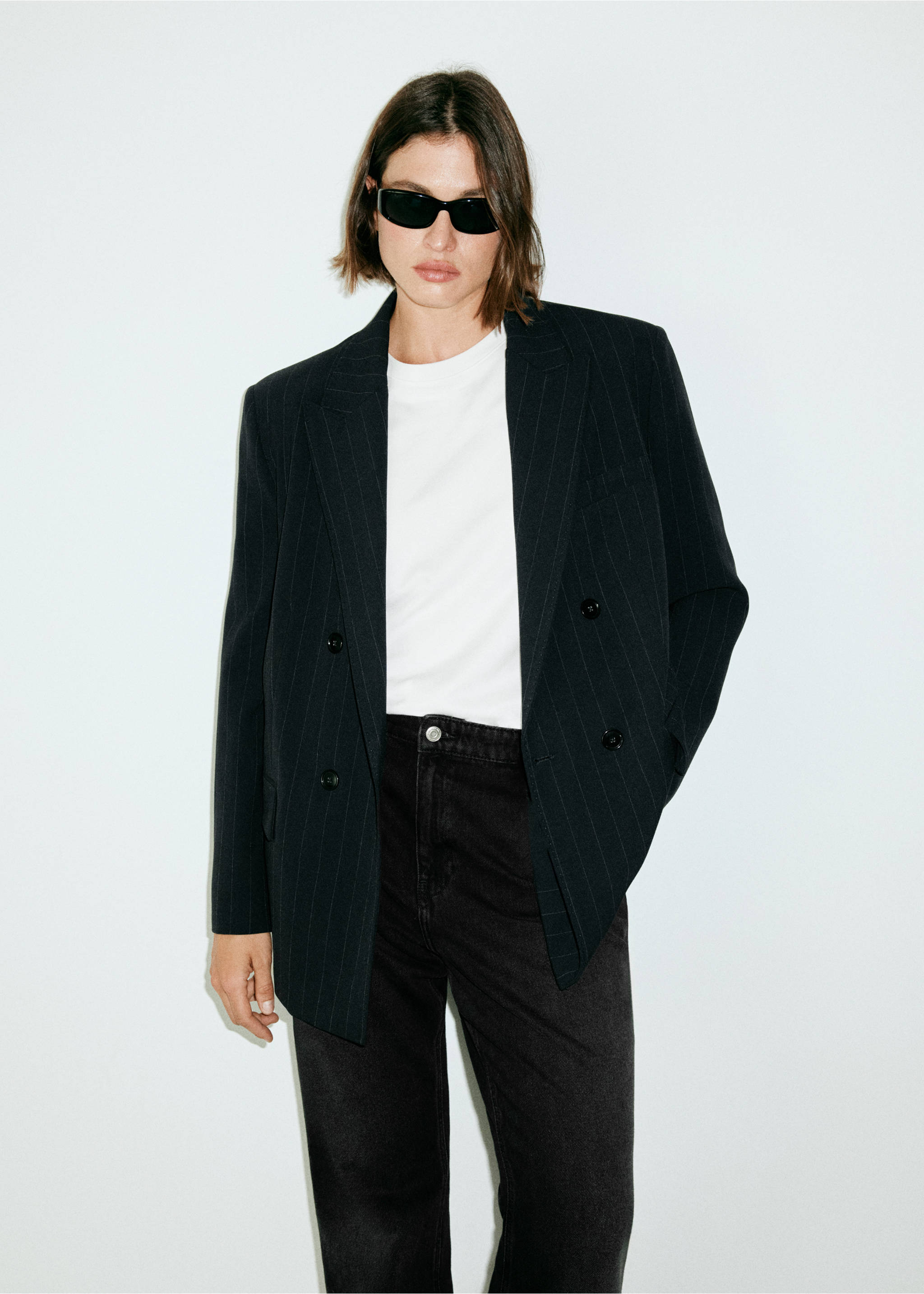 Matilda high-rise straight jeans - Details of the article 6, Black denim. Ref: 37015886-00.
