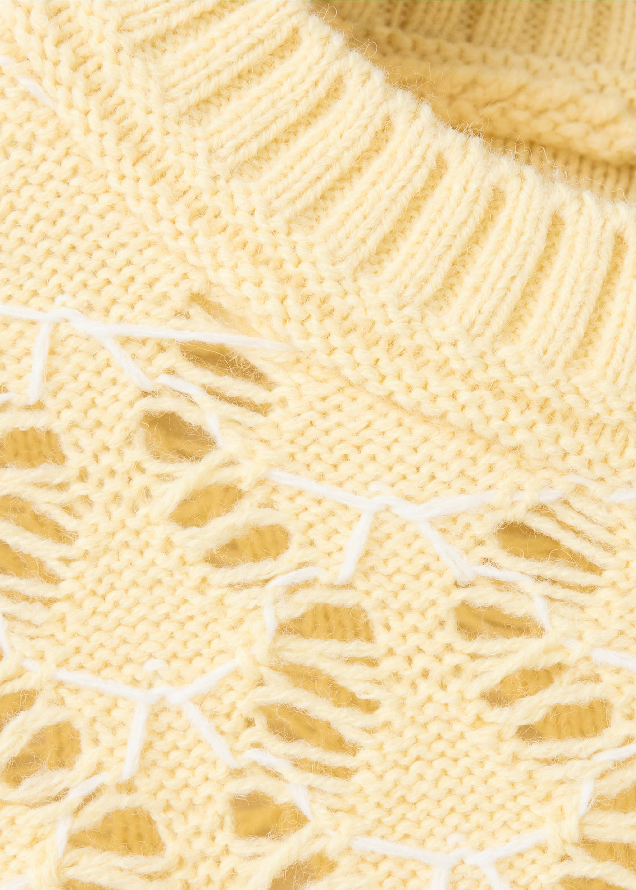 Openwork knit sweater - Details of the article 8, Vanilla. Ref: 37015891-00.