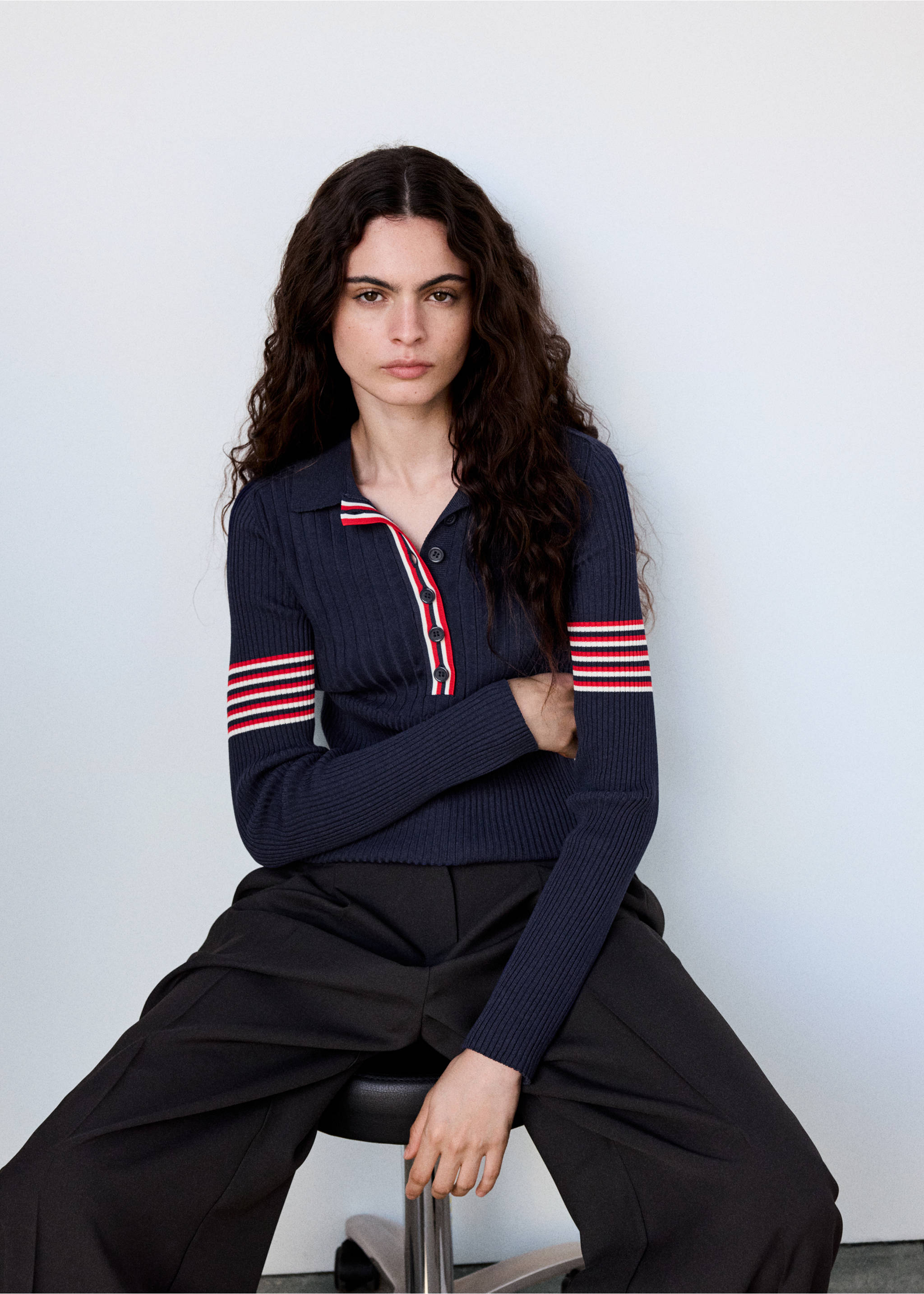 Ribbed sweater with contrast stripes - Details of the article 1, Navy. Ref: 37015896-00.