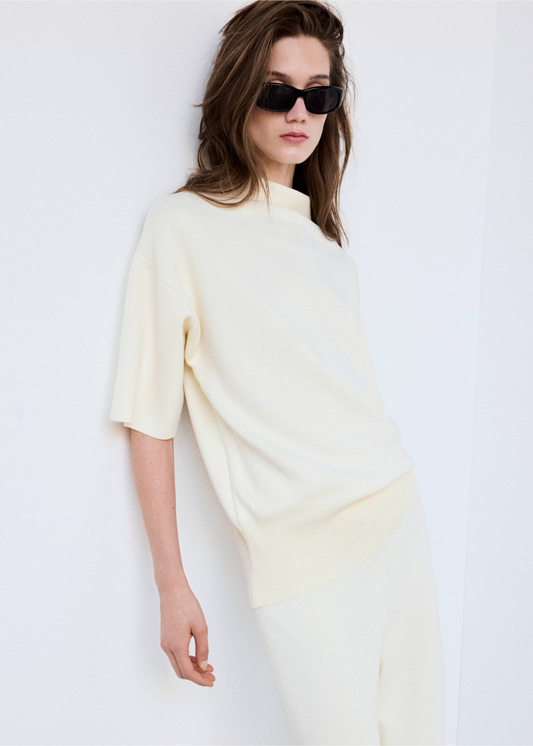 Fine-knit roll-neck jumper - Medium plane, Ecru. Ref: 37015897-01.