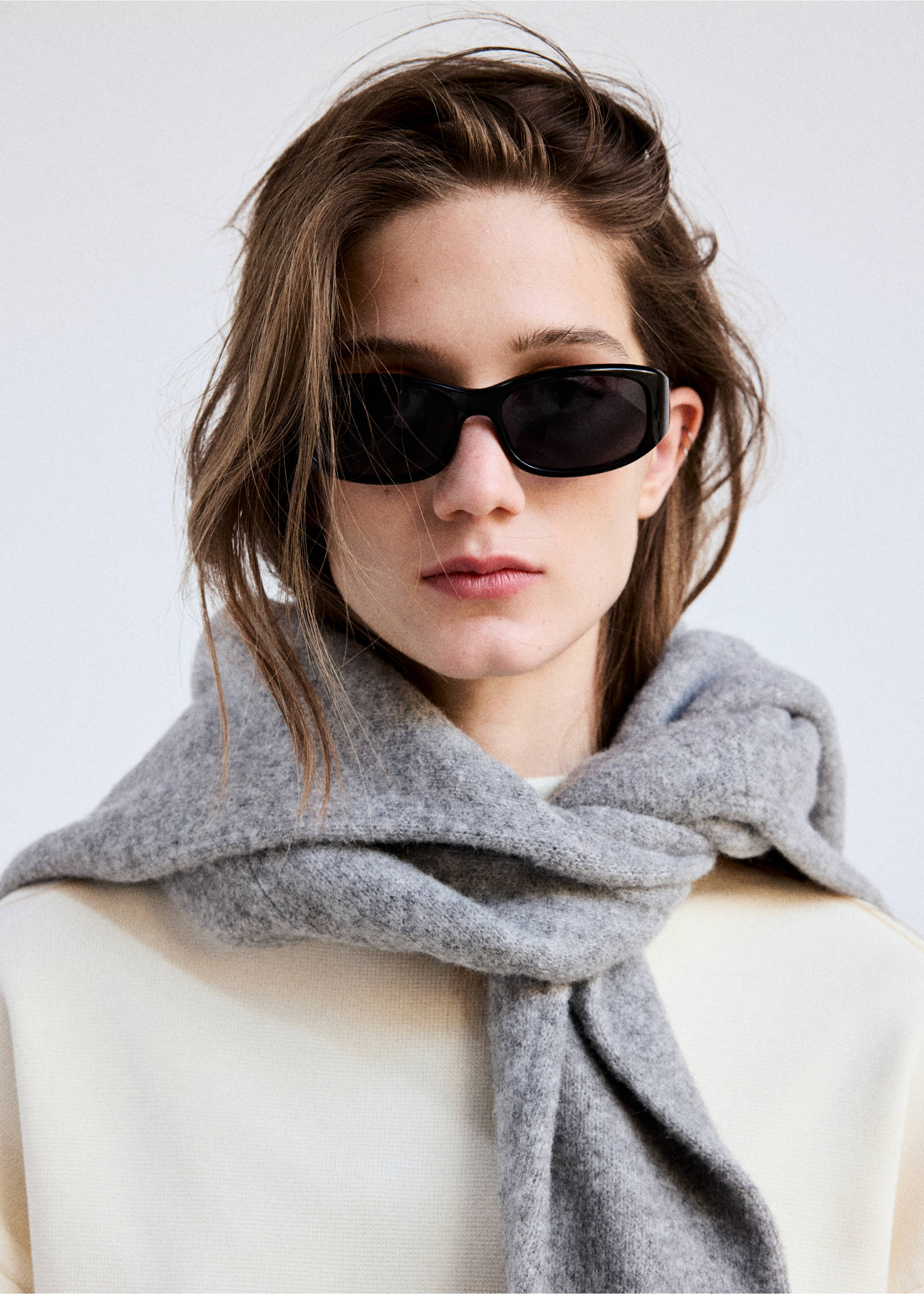 Fine-knit roll-neck jumper - Details of the article 1, Ecru. Ref: 37015897-01.