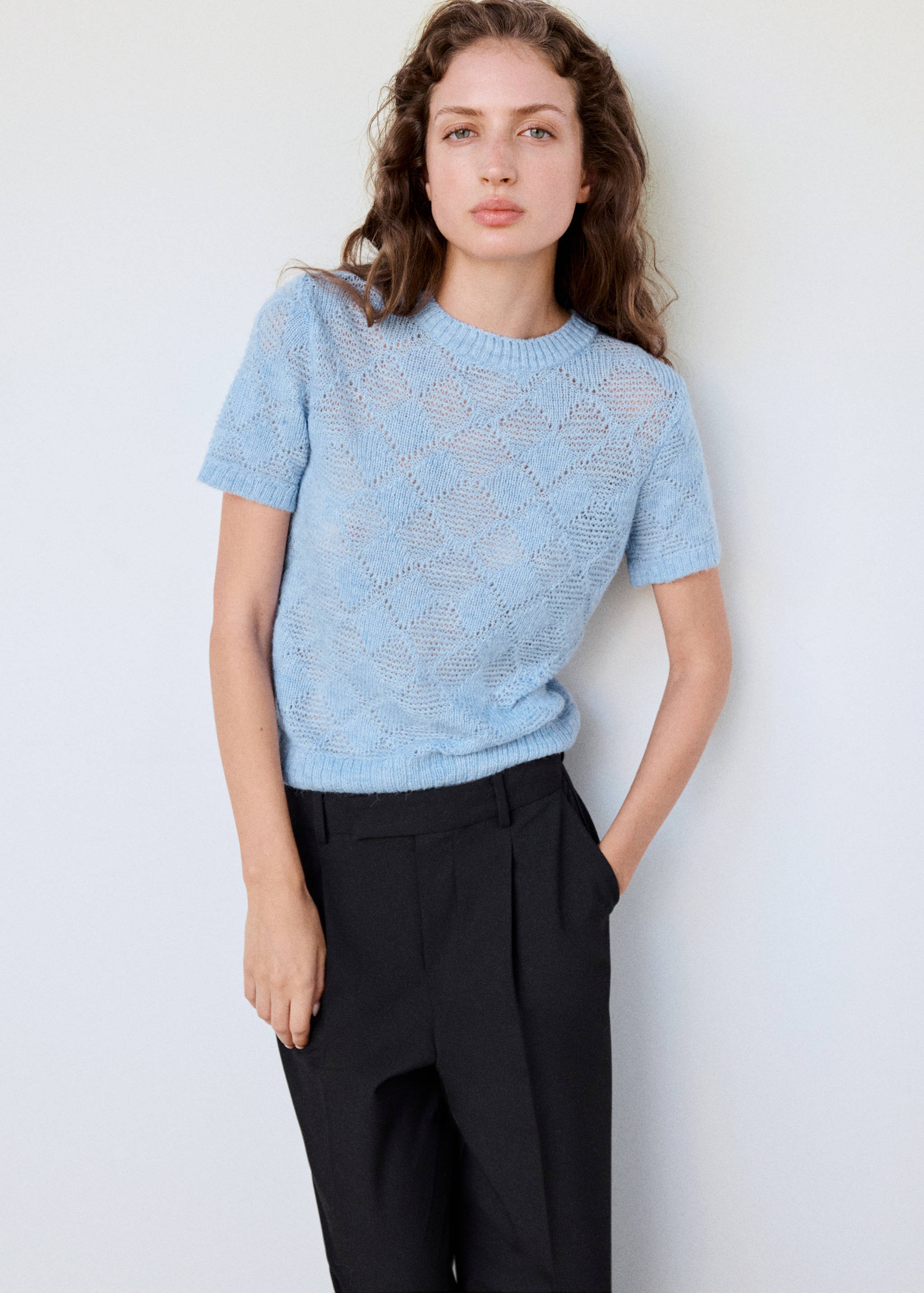Blouse col bateau détail foulard - Plan moyen