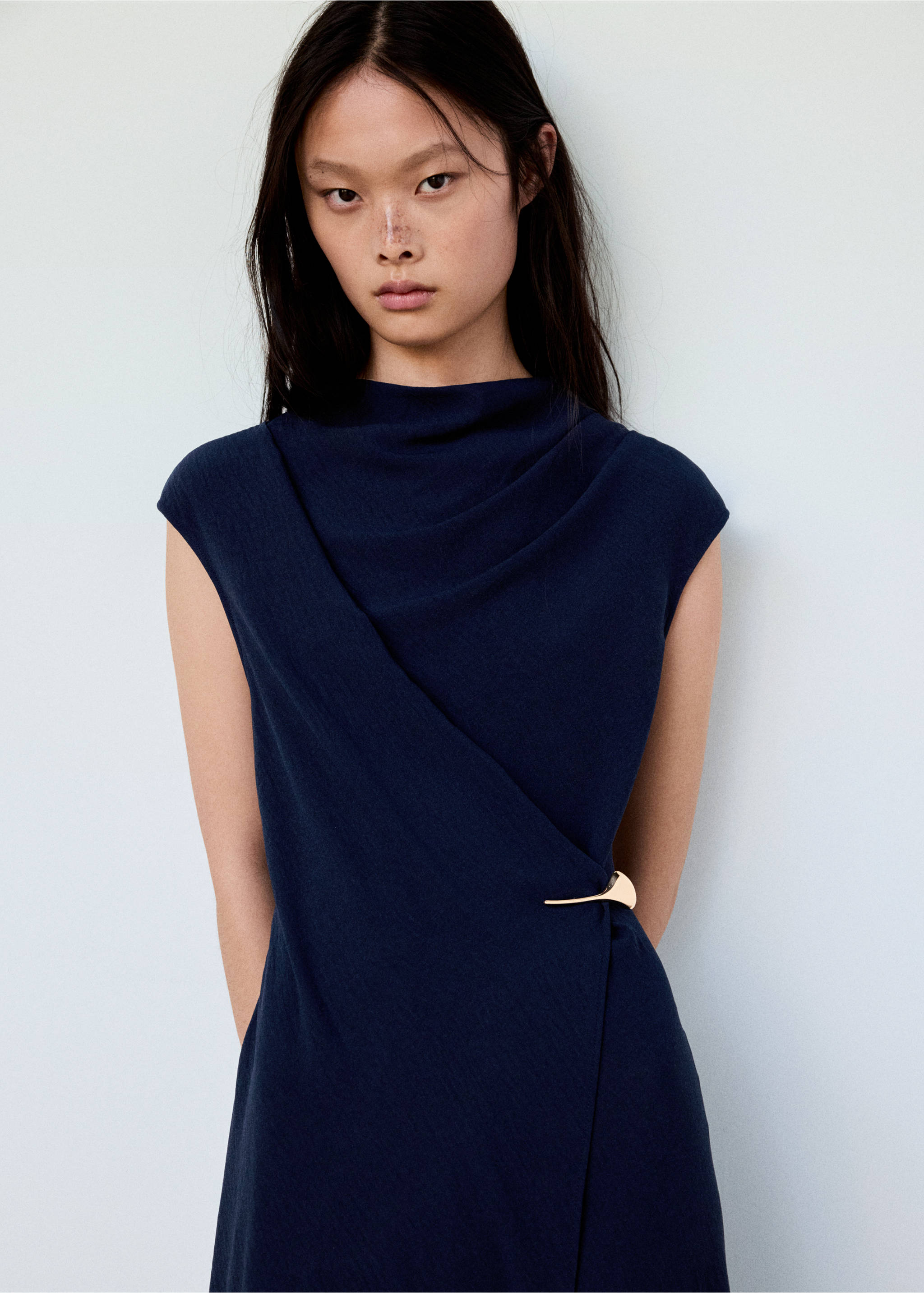 Draped dress with jewel detail - Medium plane, Night Blue. Ref: 37015992-00.