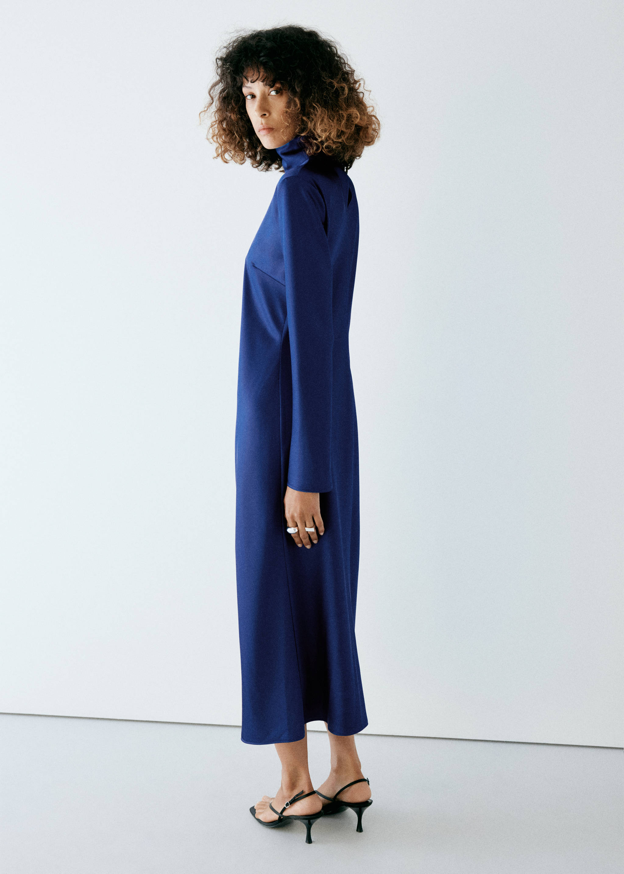 Satin high-neck dress - Reverse of the article