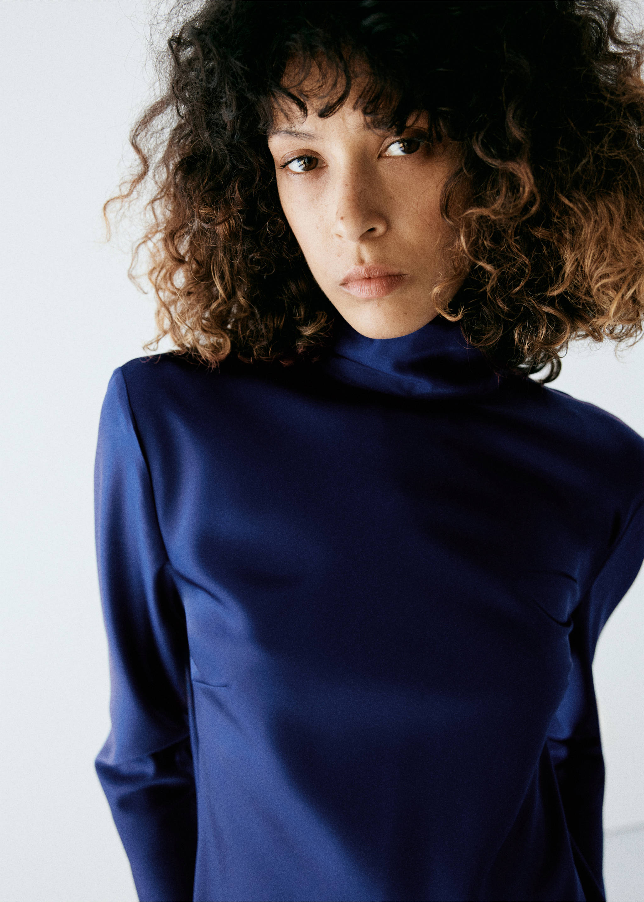 Satin high-neck dress - Details of the article 1, Night Blue. Ref: 37015994-00.