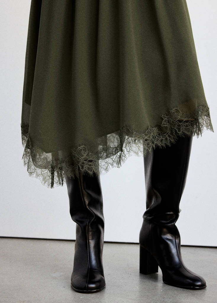 Lace dress with double low belt thumbnail 4