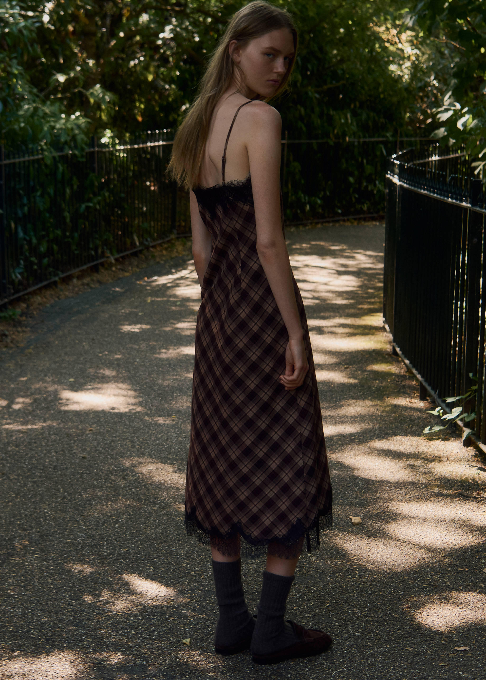 Checked dress with lace details - Reverse of the article