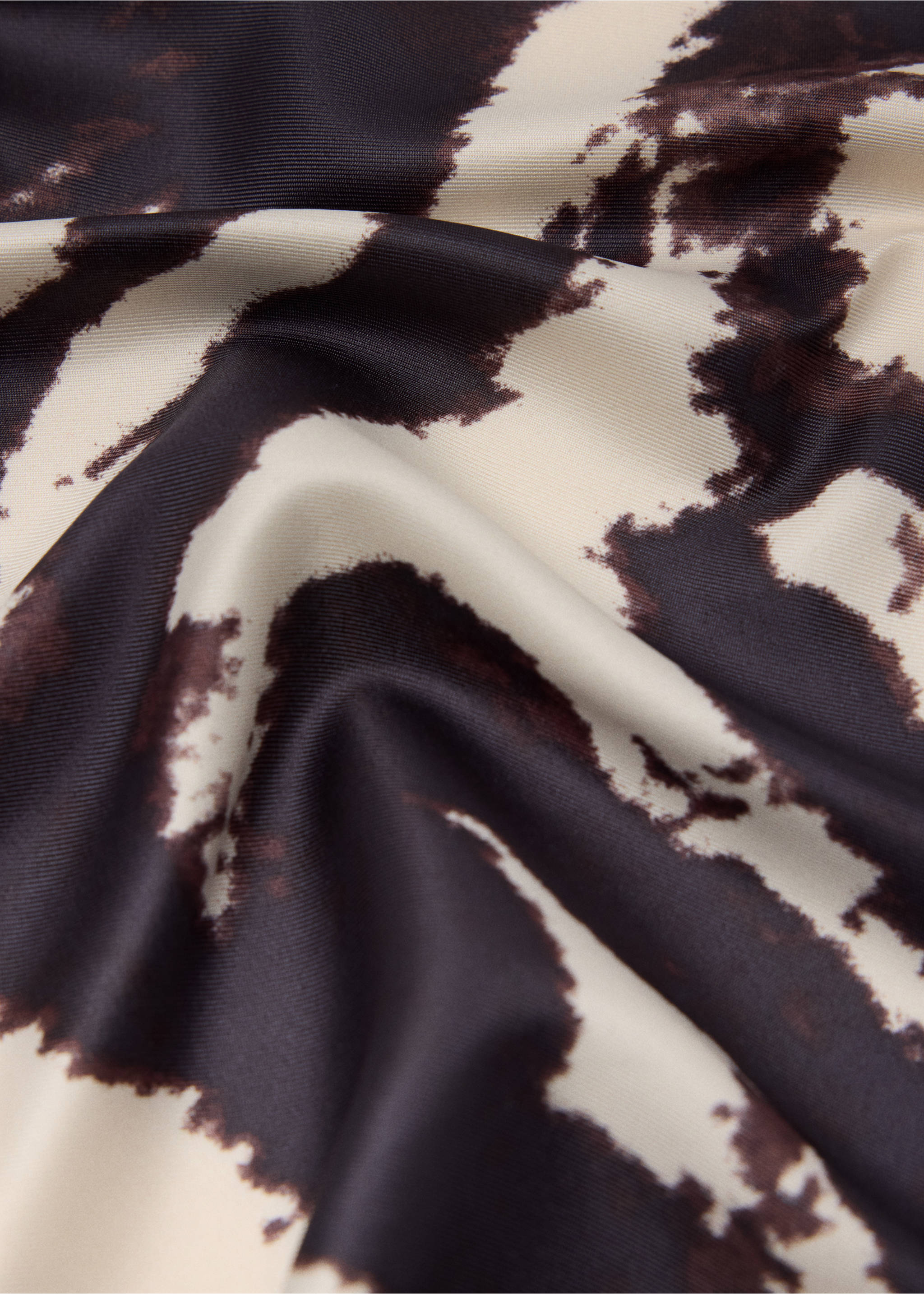 Pañuelo animal print - Plano medio, Chocolate. Ref: 37016001-00.