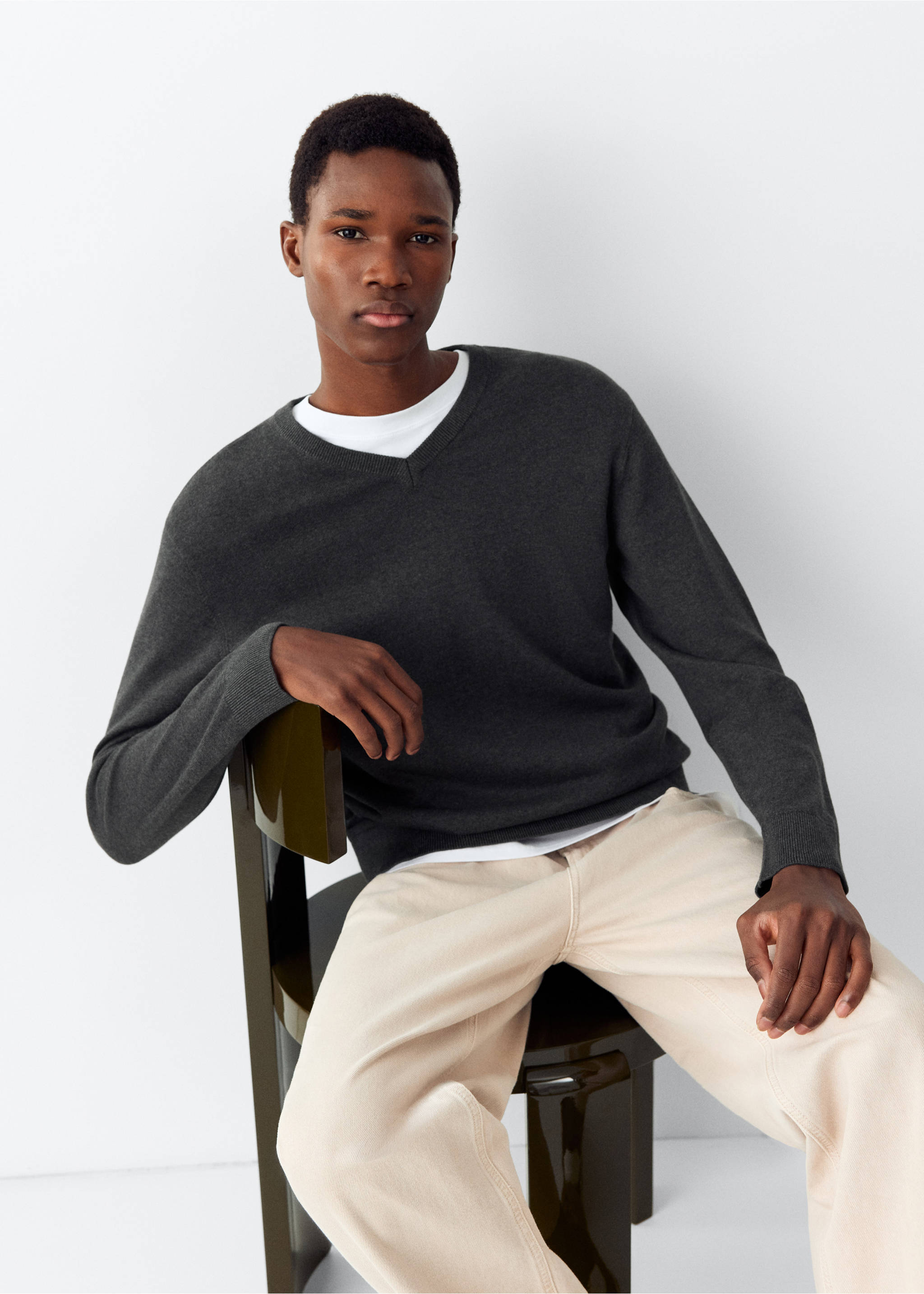 V-neck cotton sweater - Details of the article 2, Medium Heather Grey. Ref: 37016006-00.