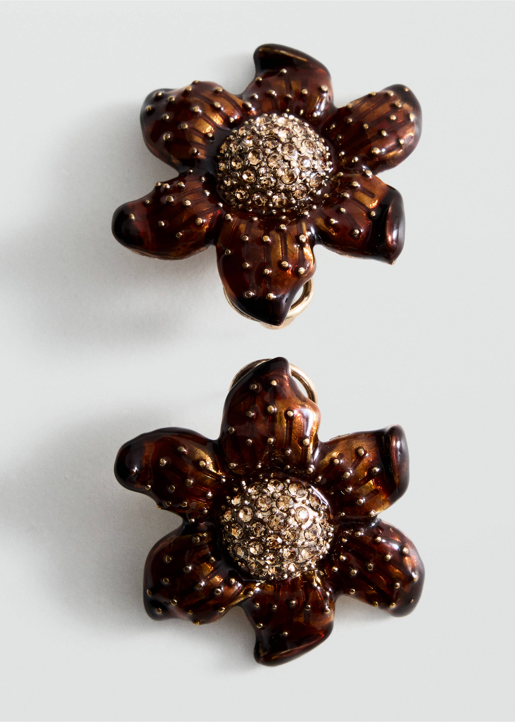 Embossed flower earrings - Details of the article 1, Gold. Ref: 37016012-00.