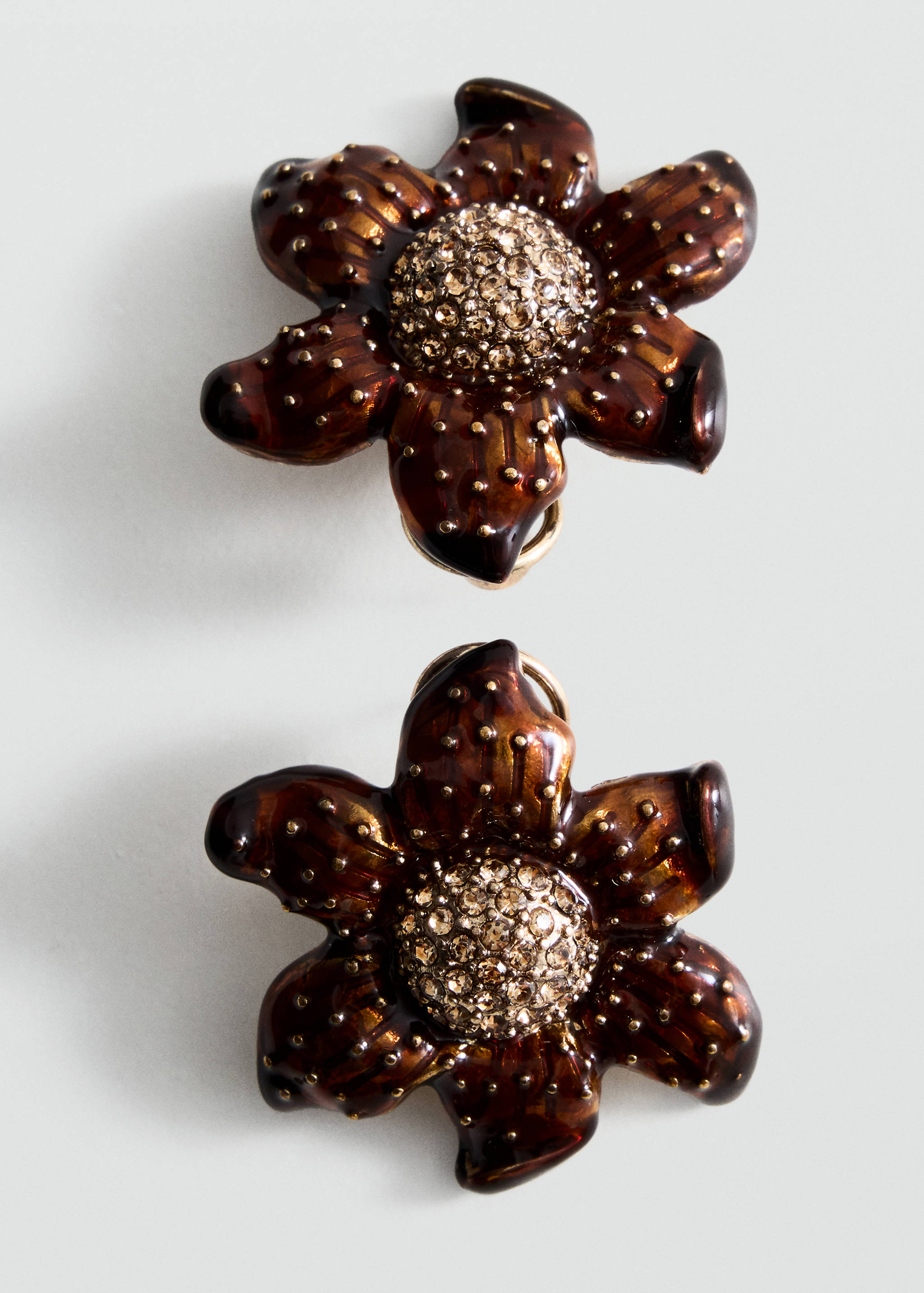 Embossed flower earrings - Details of the article 1