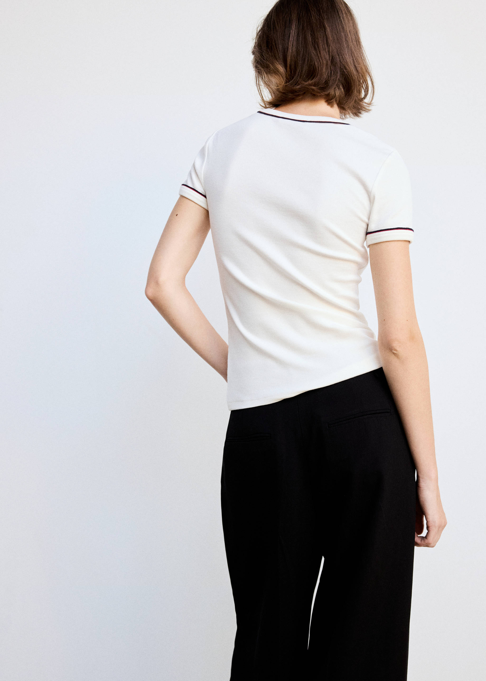Ribbed t-shirt with piping - Reverse of the article