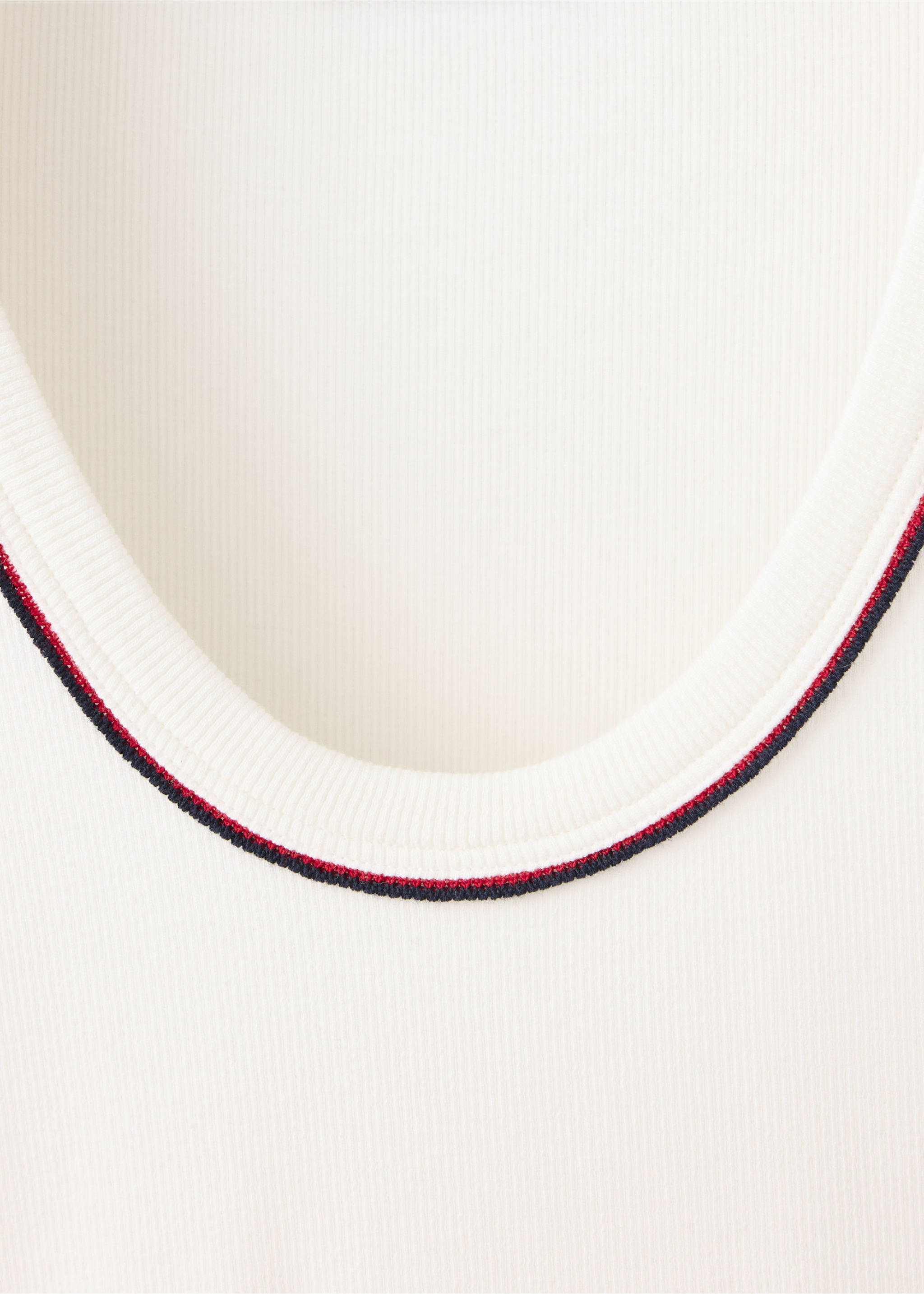 Ribbed t-shirt with piping - Details of the article 8, White. Ref: 37016014-00.