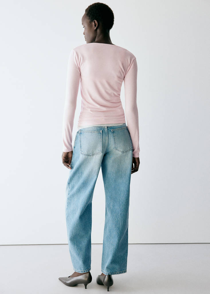 Fitted V-neck T-shirt — Pink