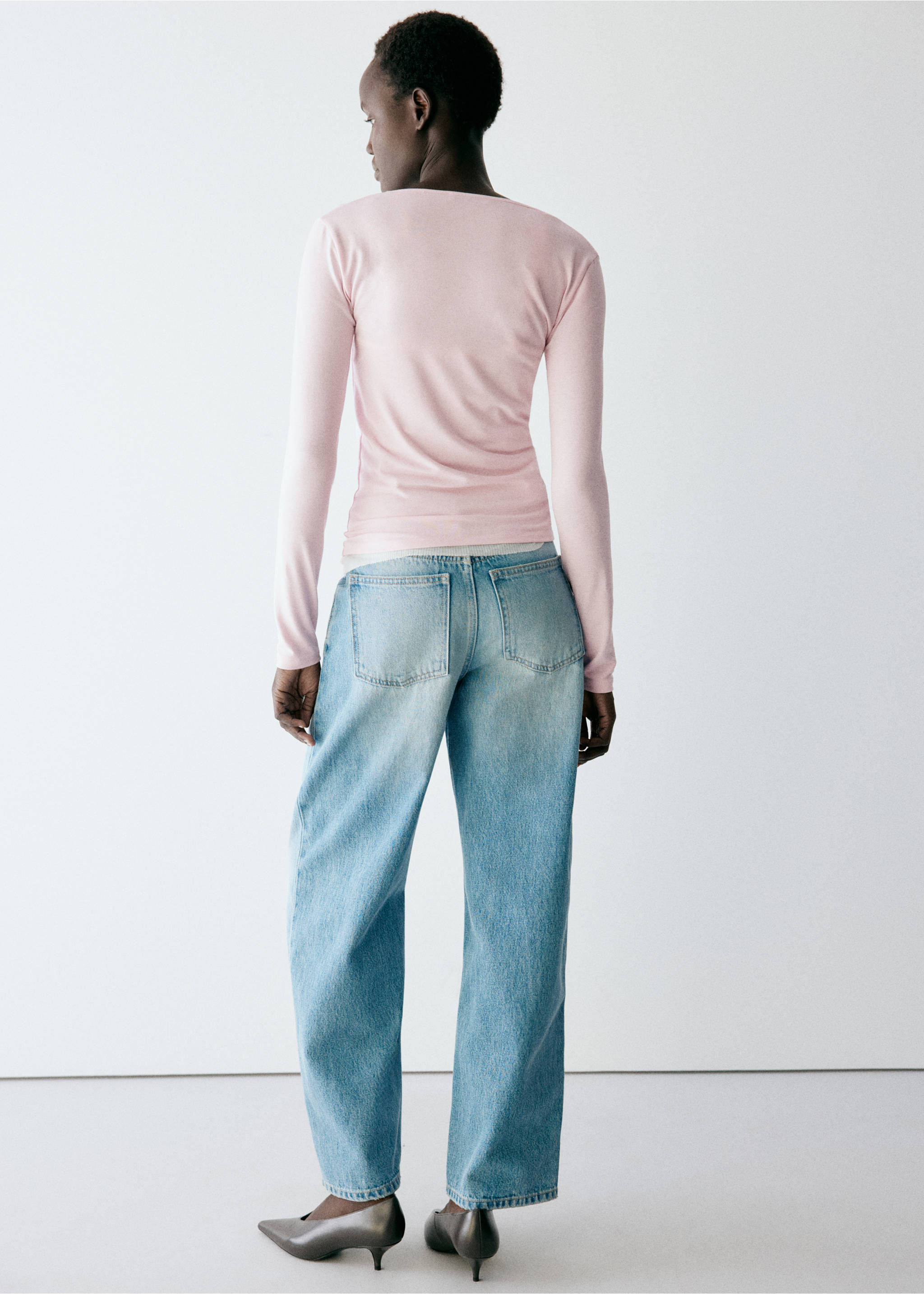 Fitted V-neck T-shirt - Reverse of the article, Pink. Ref: 37016015-00.