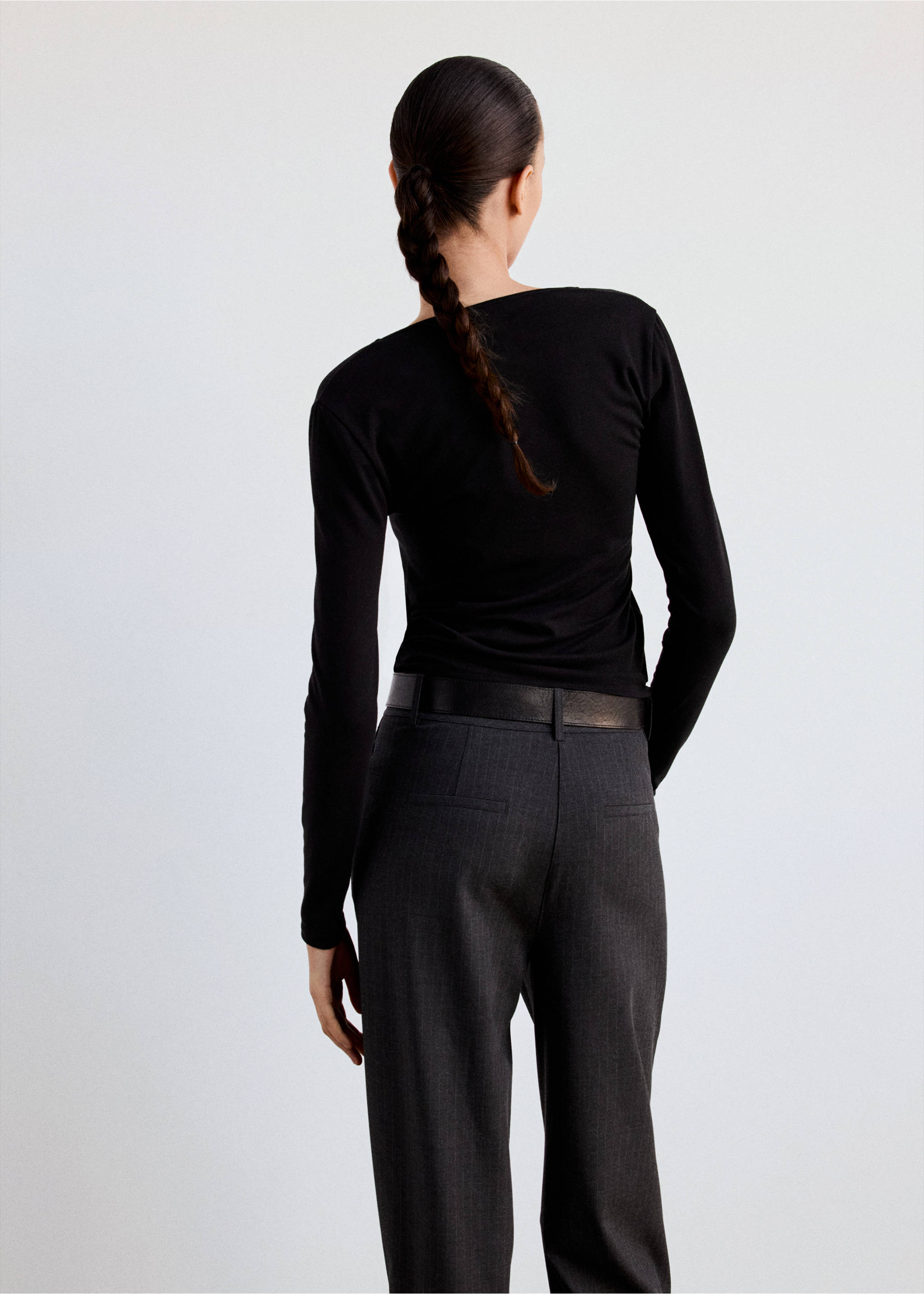 Fitted V-neck T-shirt - Reverse of the article, Black. Ref: 37016015-00.