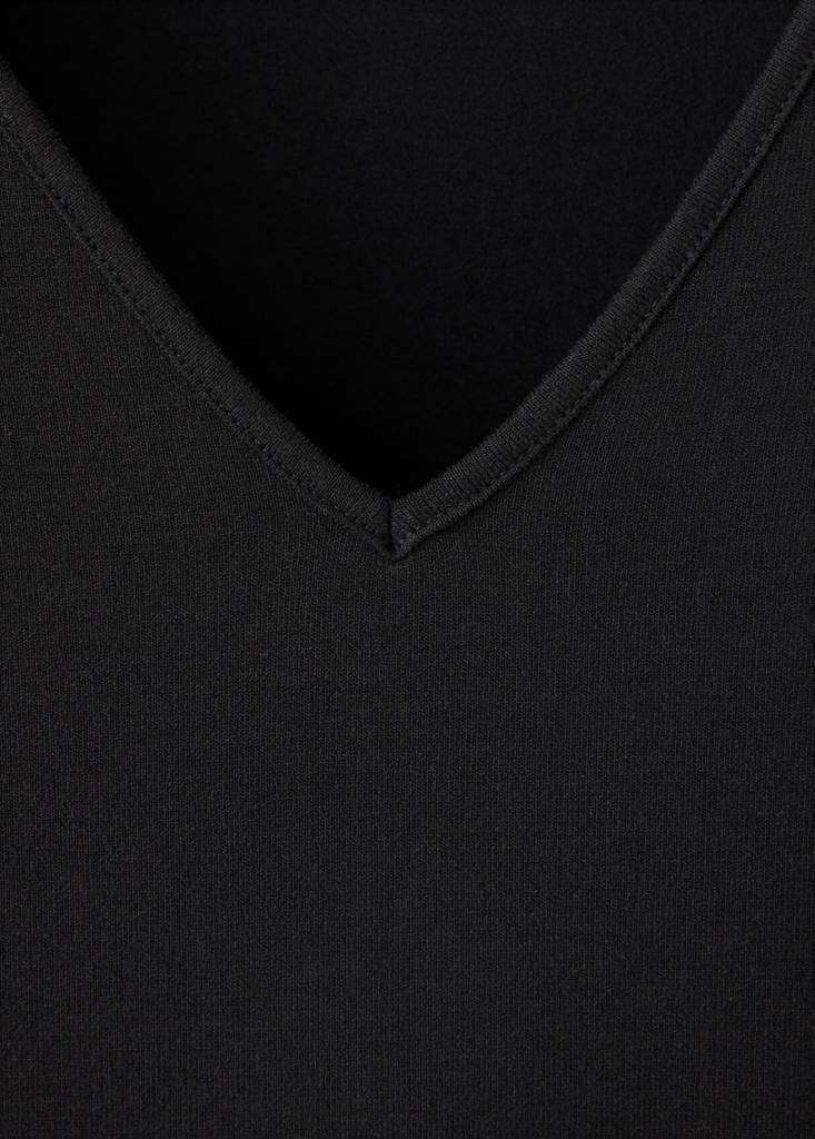 Fitted V-neck T-shirt — Black