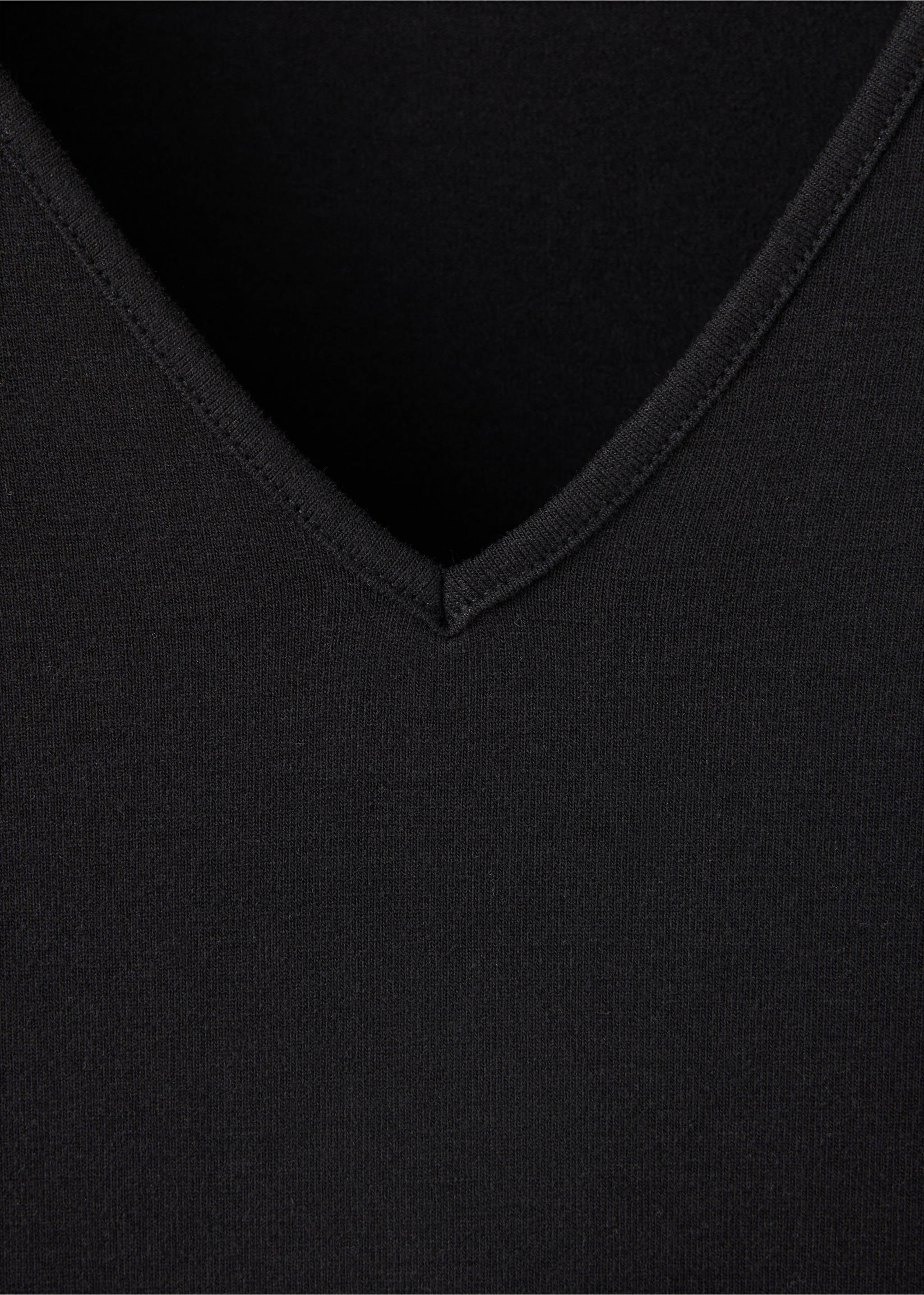 Fitted V-neck T-shirt - Details of the article 8, Black. Ref: 37016015-00.