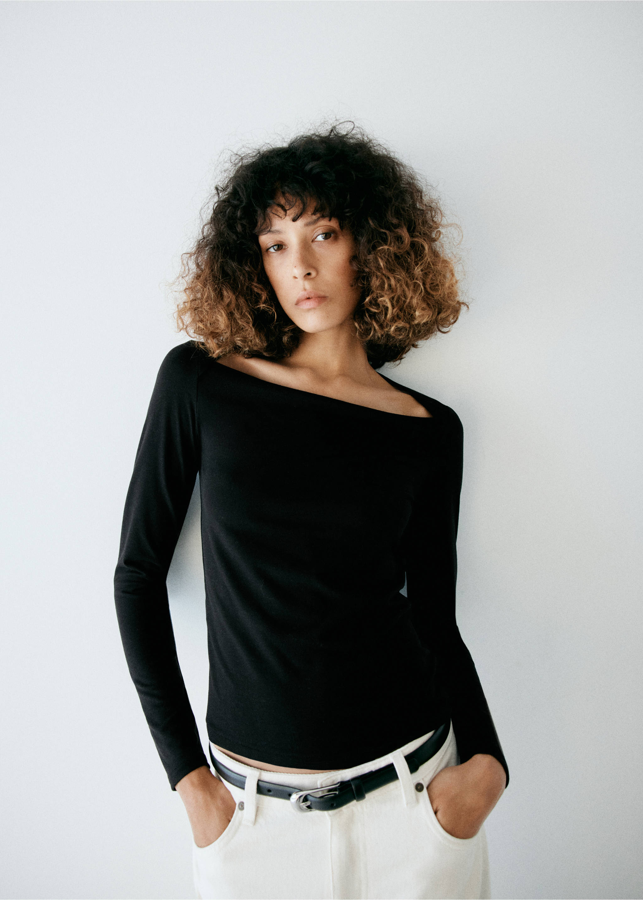 Boat-neck fitted t-shirt - Medium plane, Black. Ref: 37016016-00.
