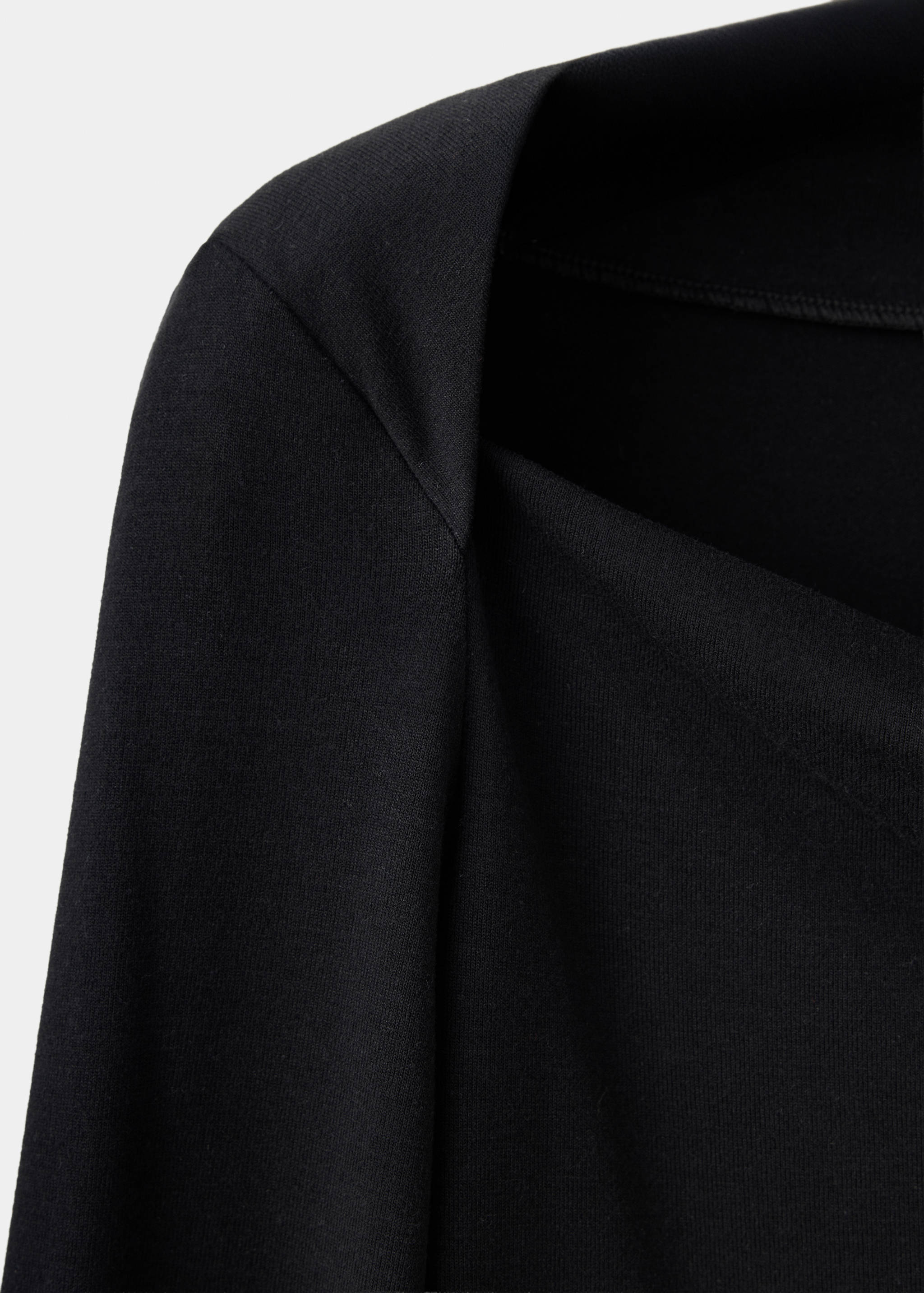 Boat-neck fitted t-shirt - Details of the article 8